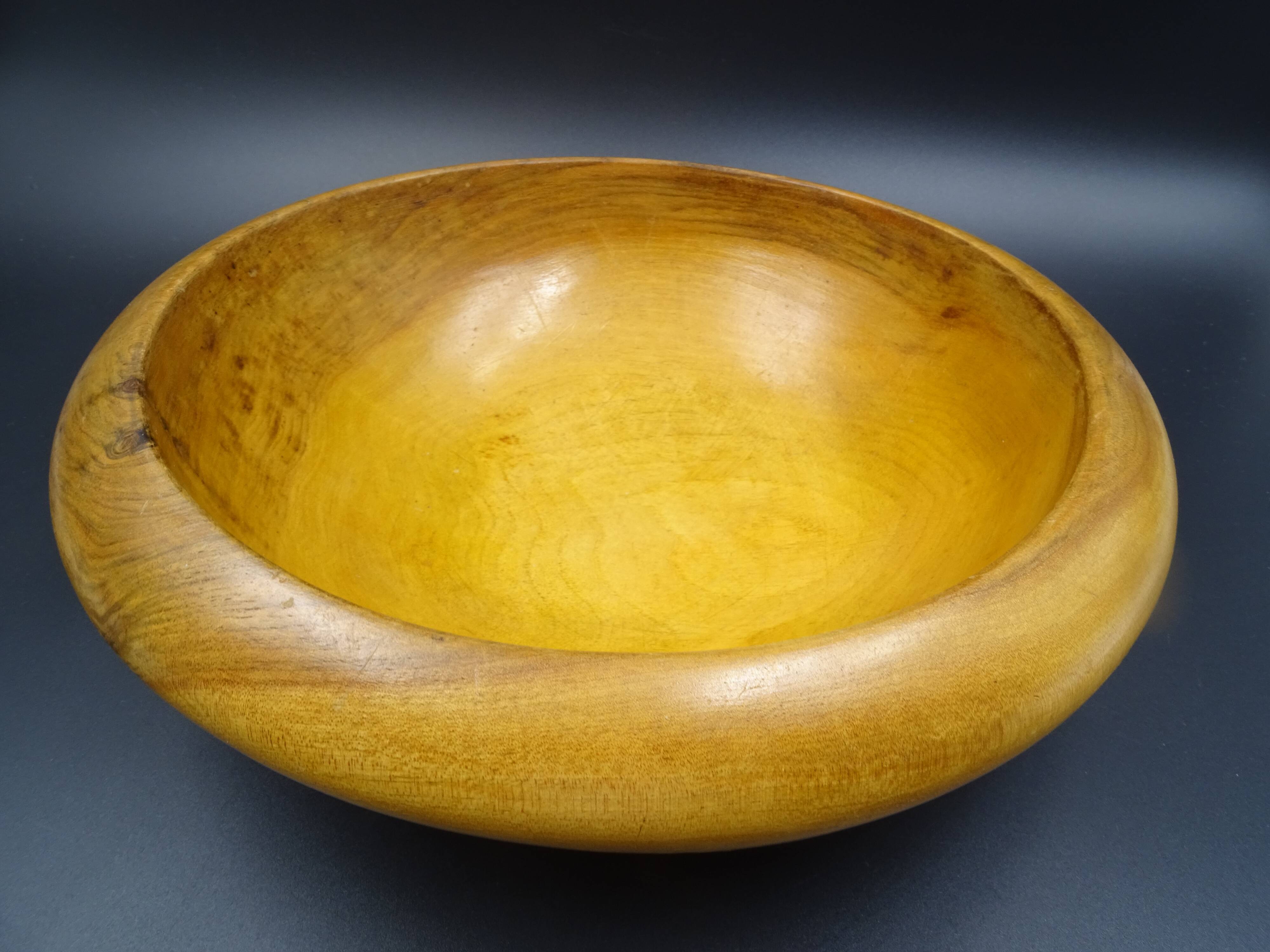 Wooden dish signed E - Circa 1960-1970