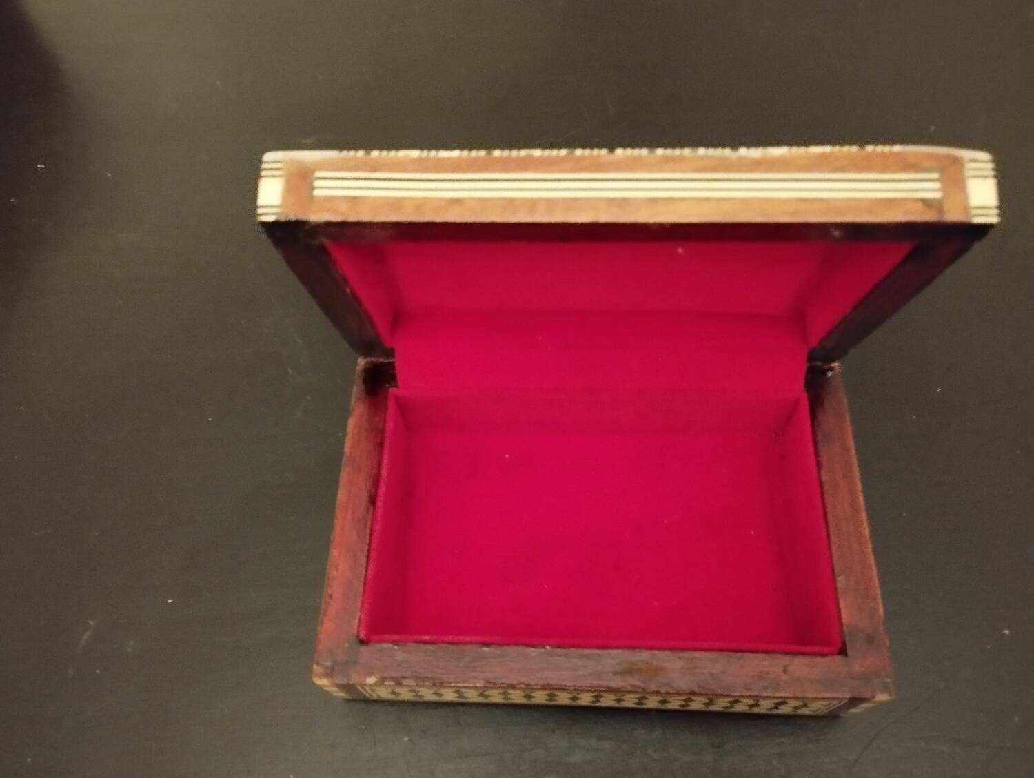 Mother-of-pearl jewelry box