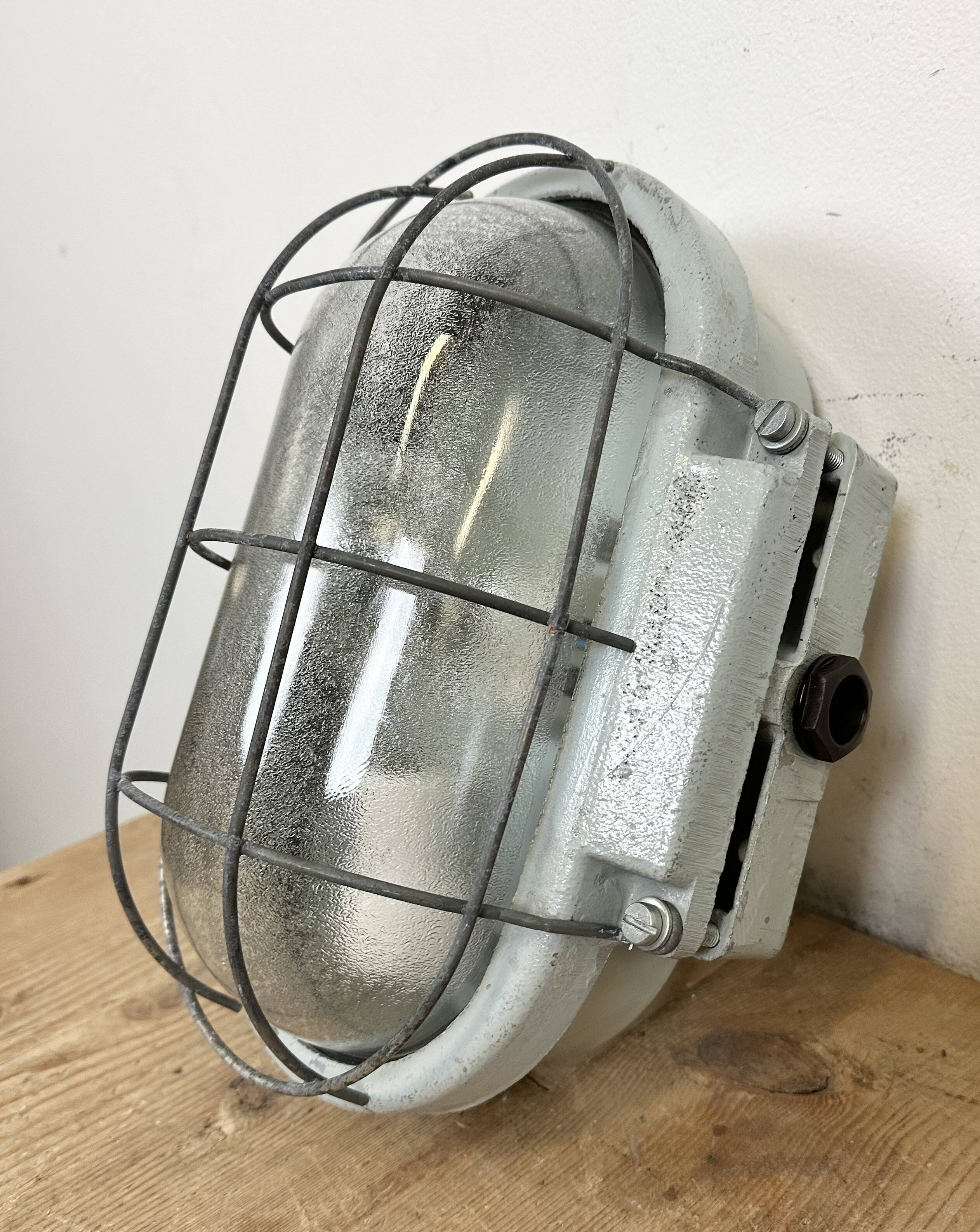 Industrial Cast Aluminium Wall Light with Frosted Glass from Elektrosvit, 1970s