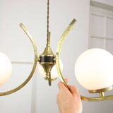 Lustre mid-century en laiton et opaline, italie