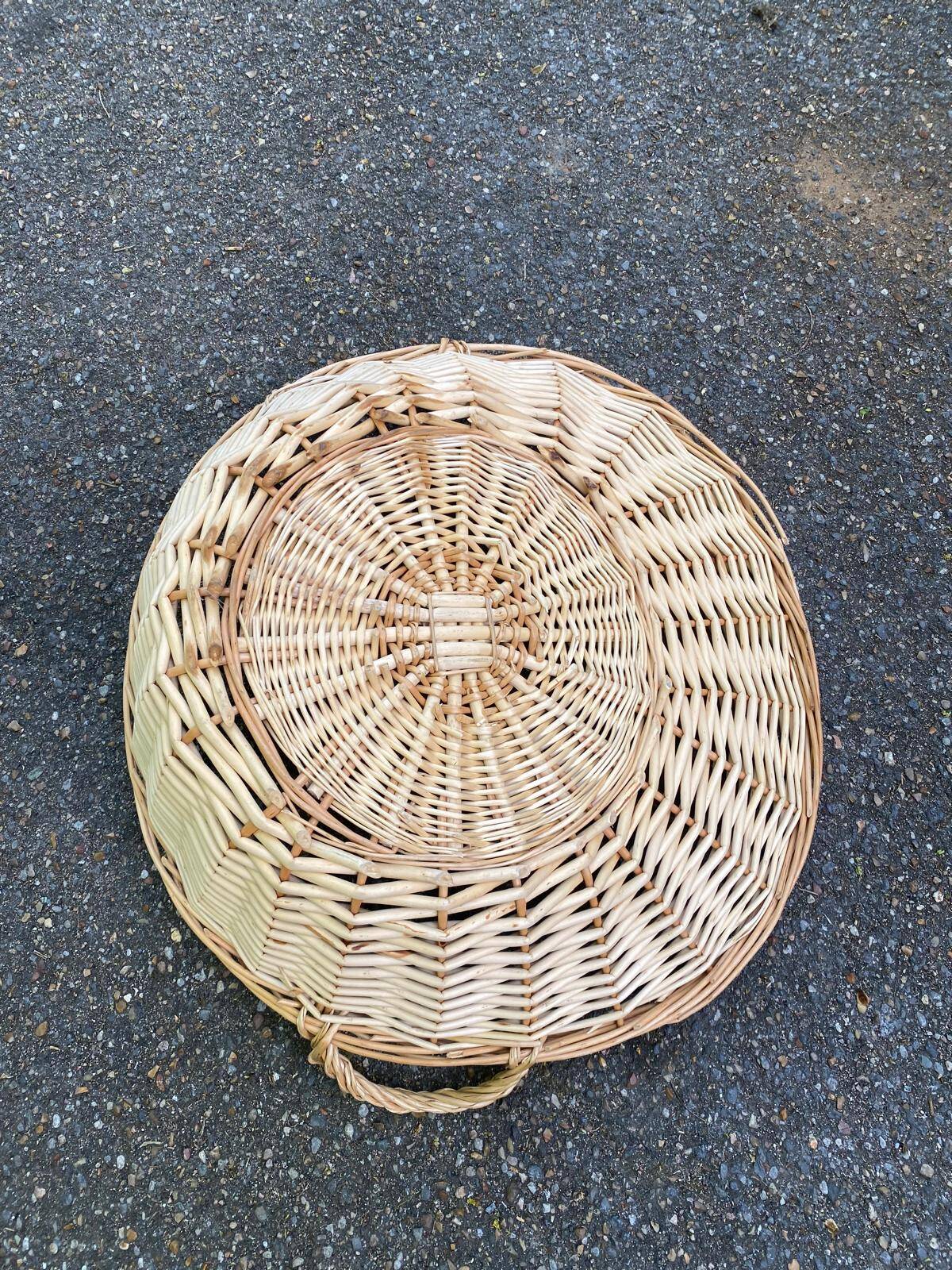 Panier de présentation rond en osier et rotin tressé