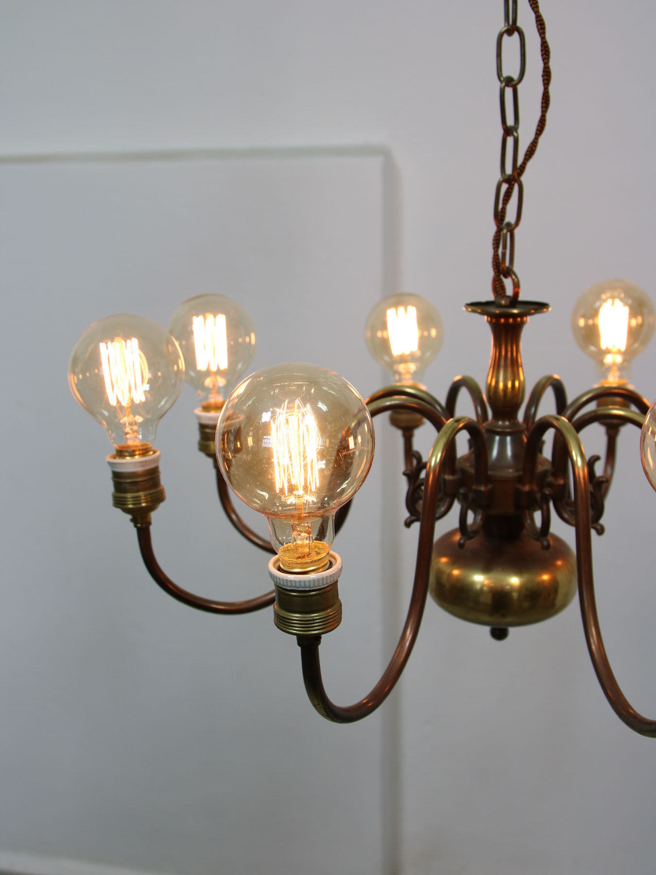 Viennese minimal brass 8-arm chandelier