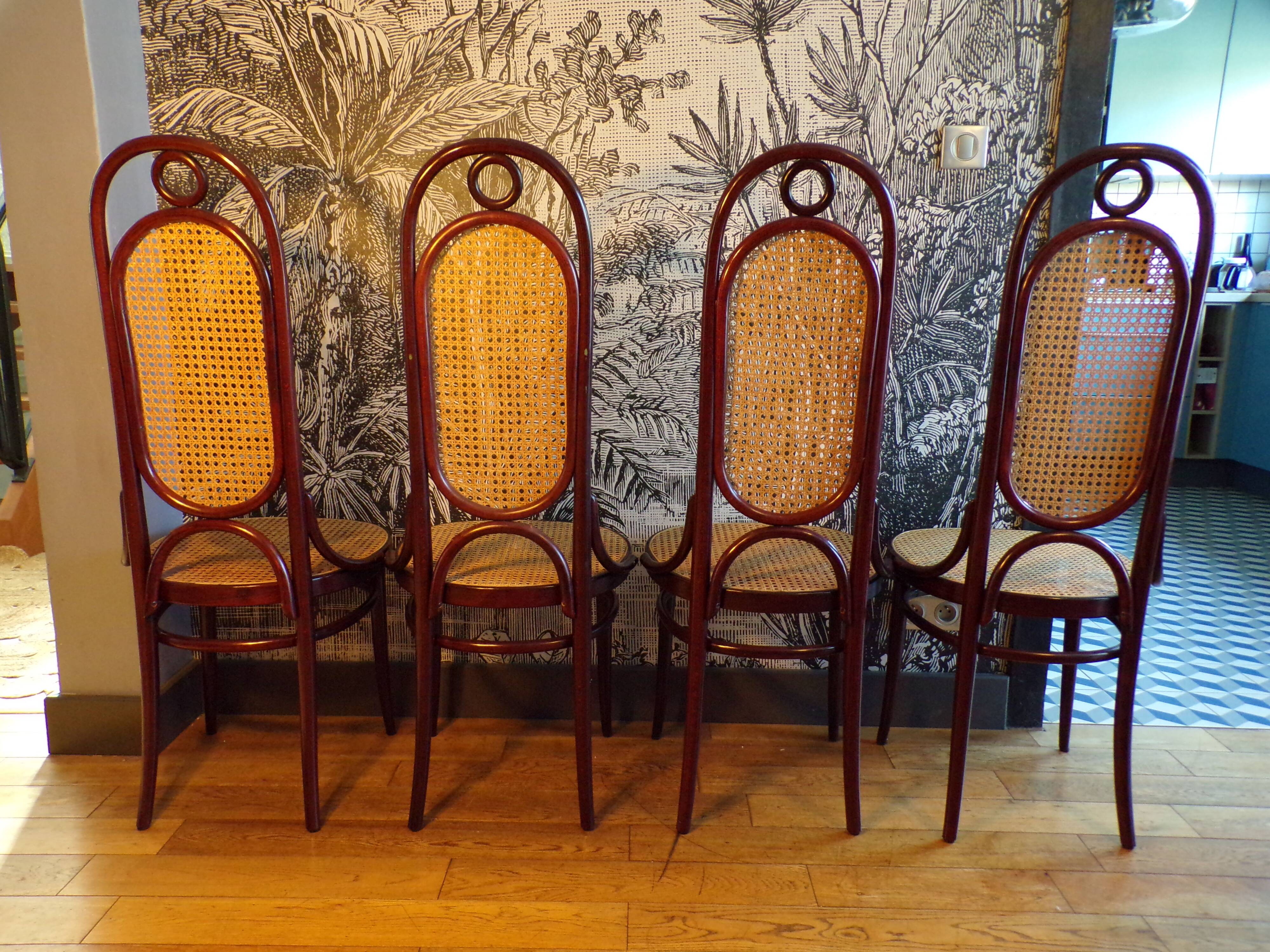 Suite 4 chaises de Repas Thonet 207R