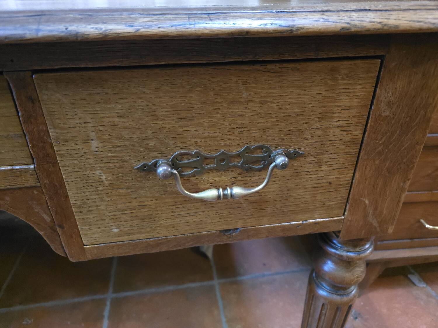 Oak desk with 3 drawers