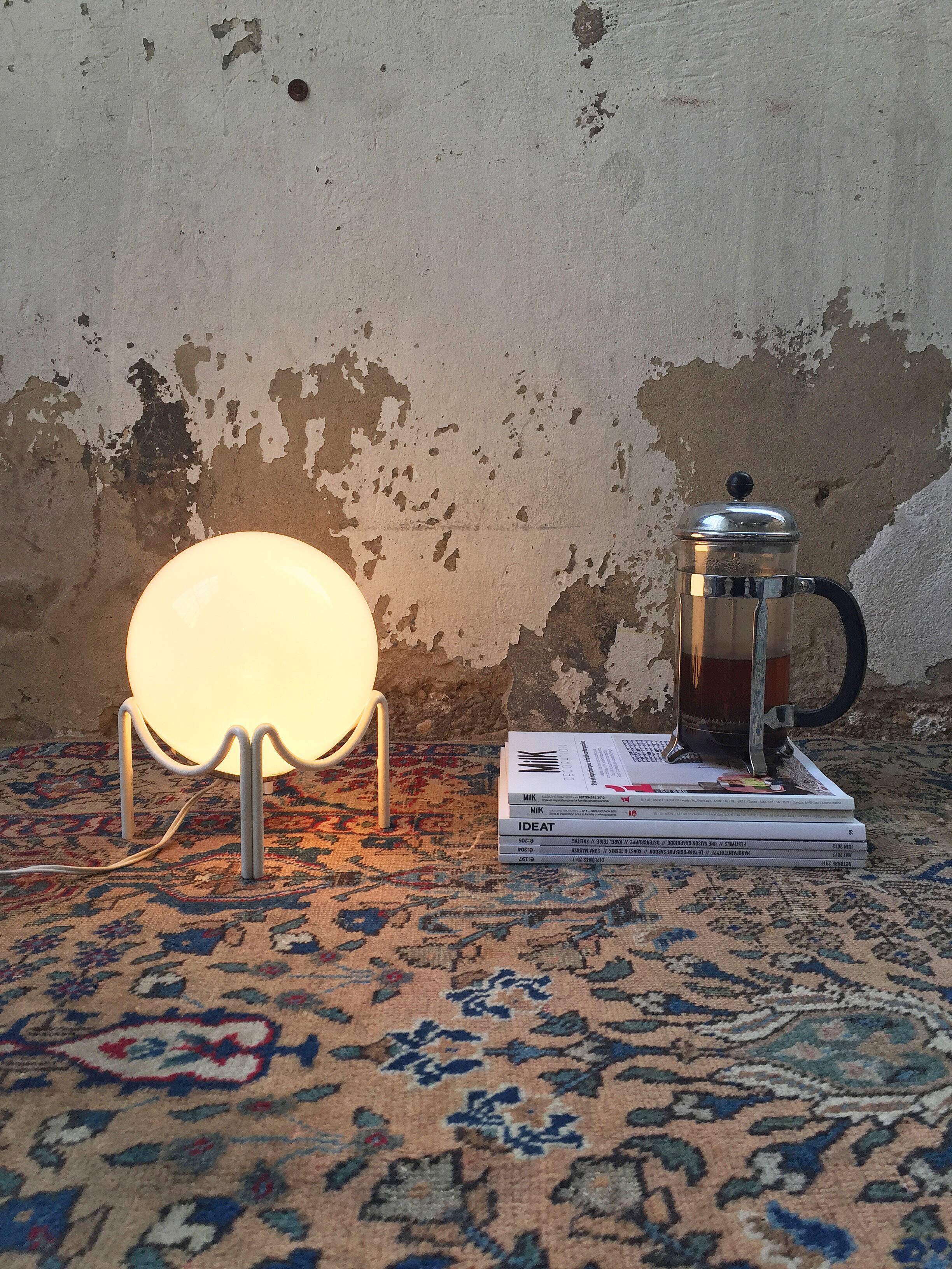 Lamp ball vintage tripod support