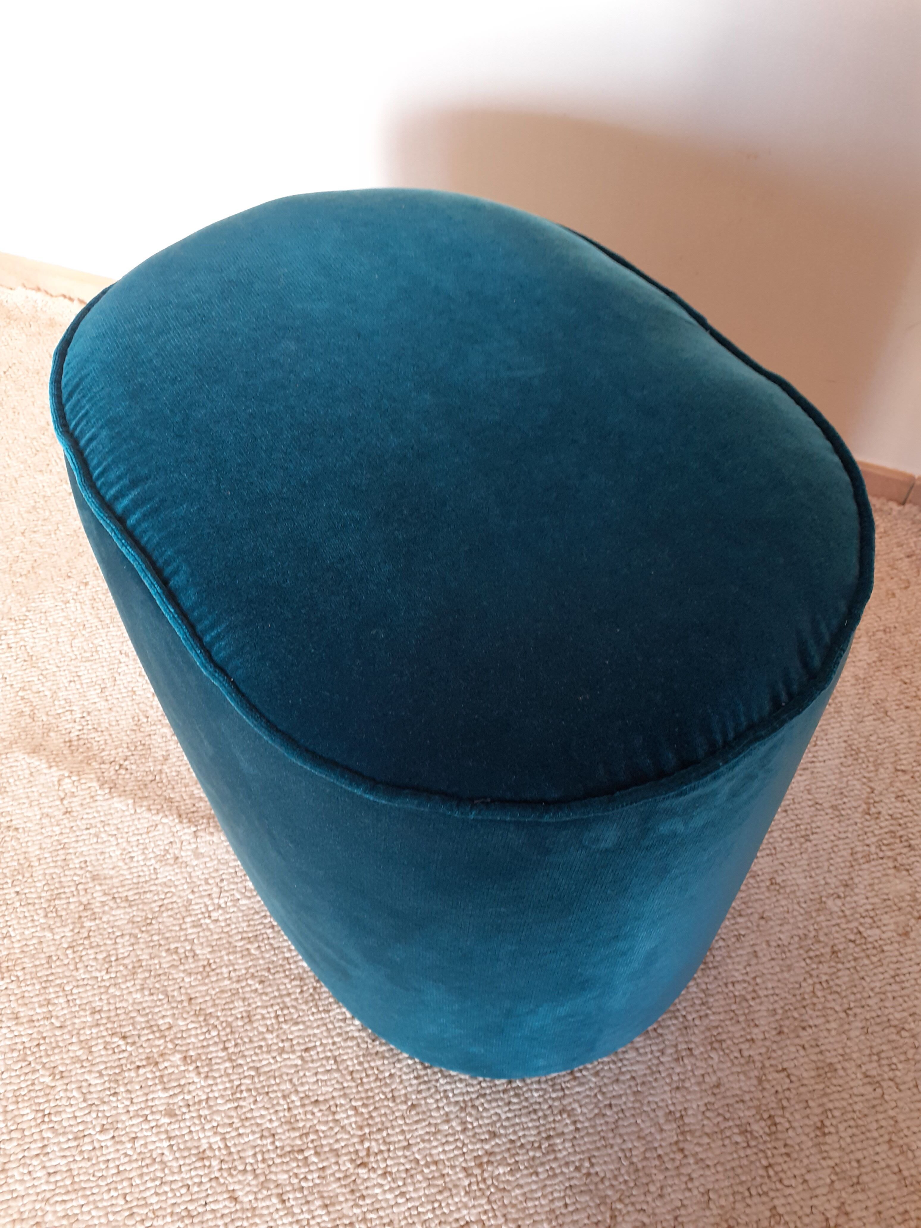 Velvet pouf, duck blue