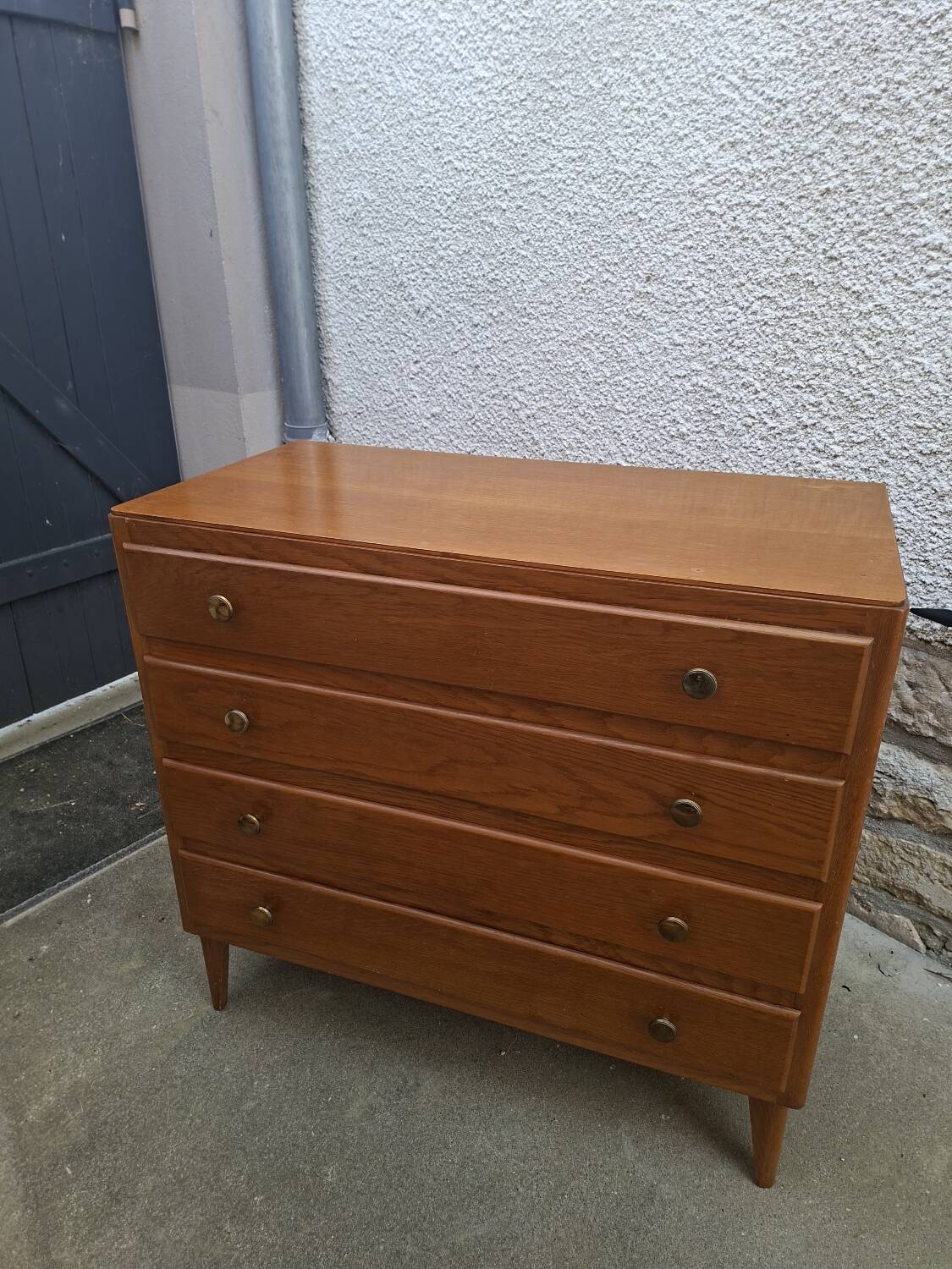 Vintage chest of drawers with tapered legs, 1950s design, 4 drawers.