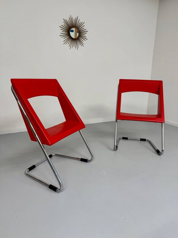 2 chaises tubulaire en simili rouge, années 80 en simili rouge