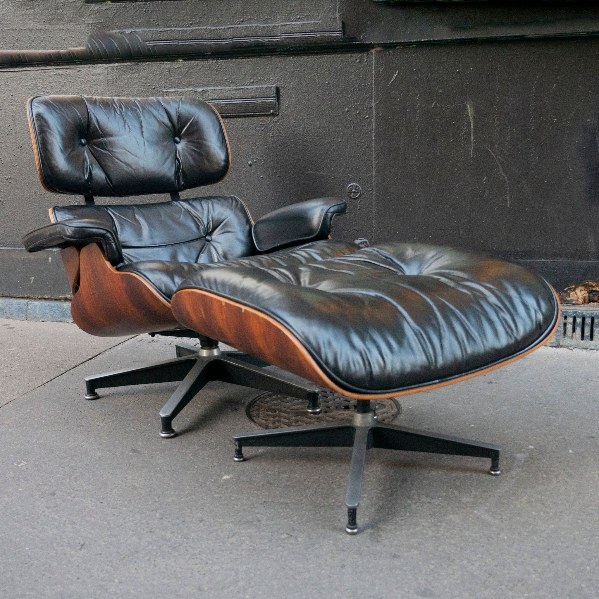 Lounge Chair and ottoman armchair by Charles & Ray Eames - Herman Miller 1976