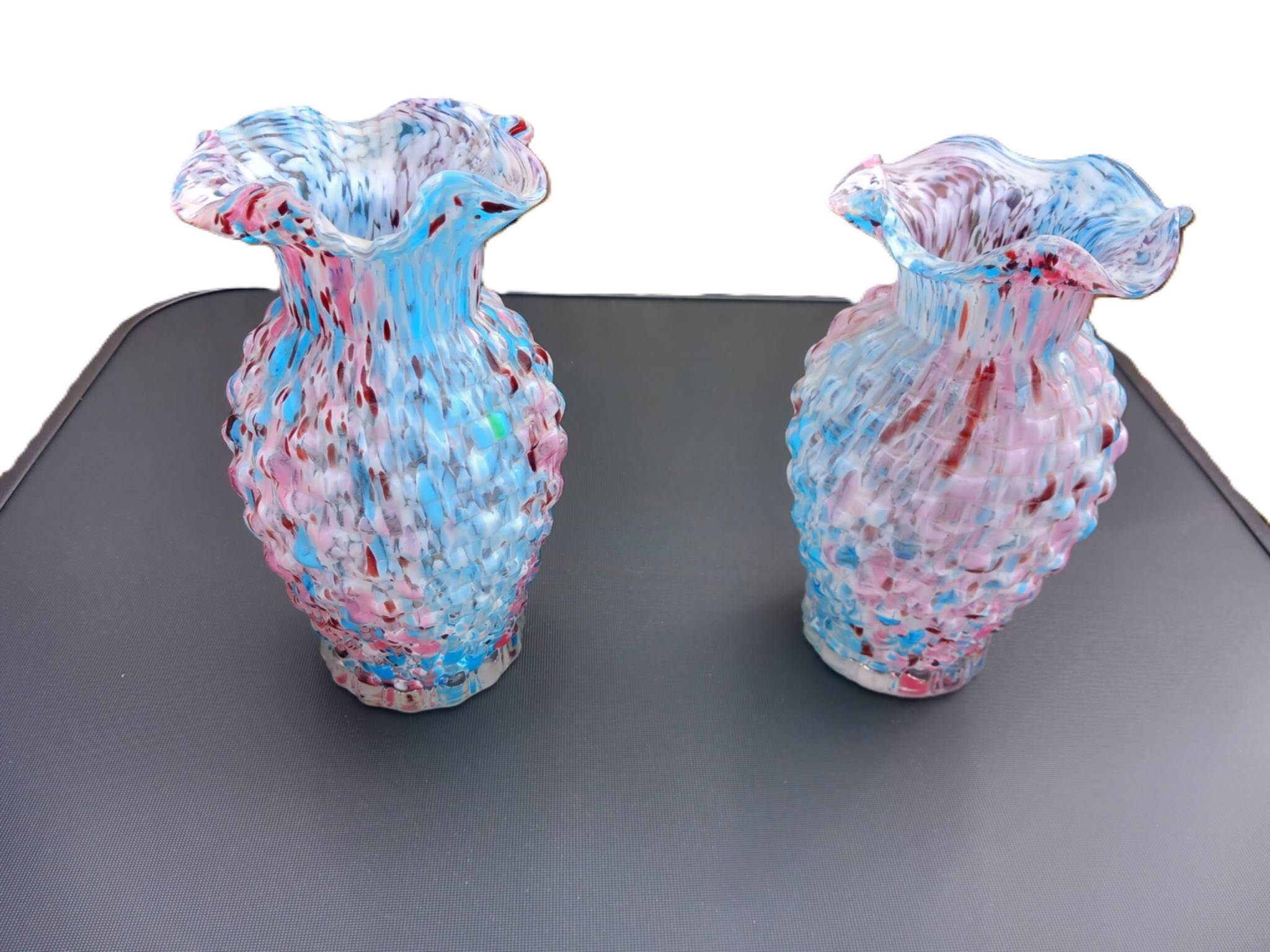 2 anciens vases en verre jaspé, dits style Clichy
