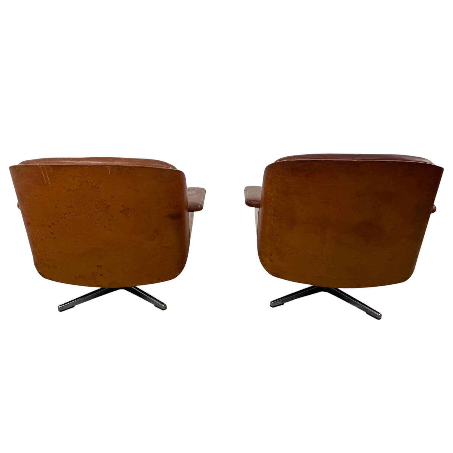Paire de fauteuils pivotants vintage en cuir cognac par Eugen Schmidt