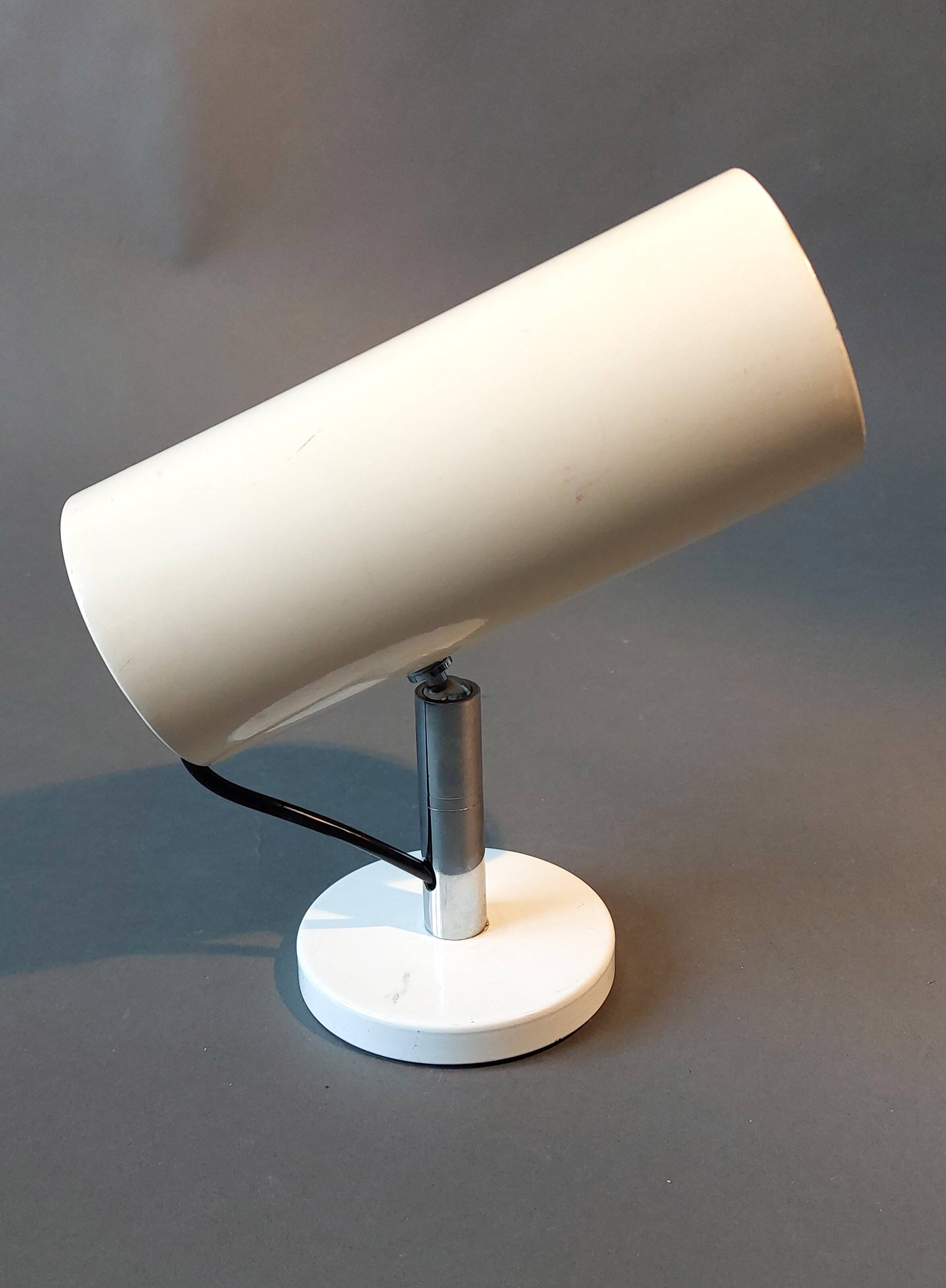 Modernist adjustable wall light 1960 beige lacquered.