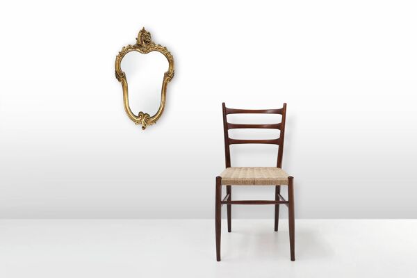Miroir ovale belge du 20e siècle avec cadre doré de style Louis XV