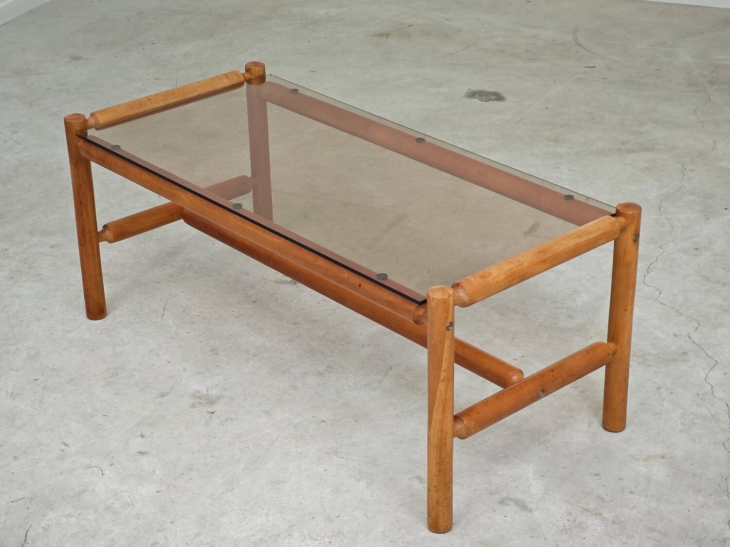 Table basse style chalet bois massif et verre  République Tchèque 1970