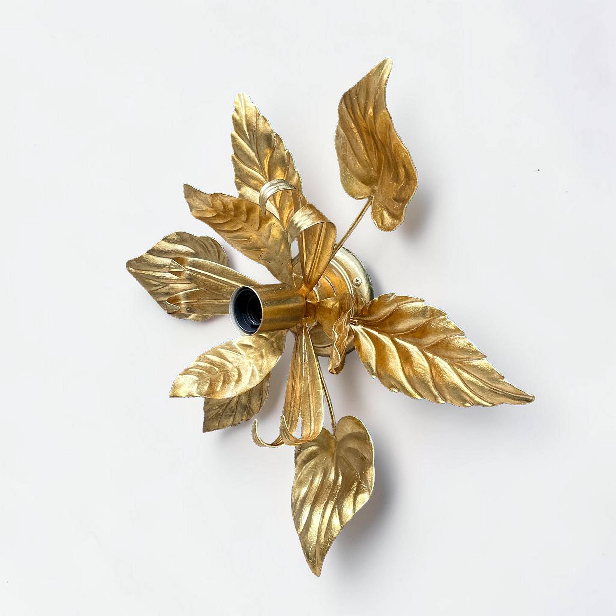 Applique fleur vintage en métal doré à la feuille d'or