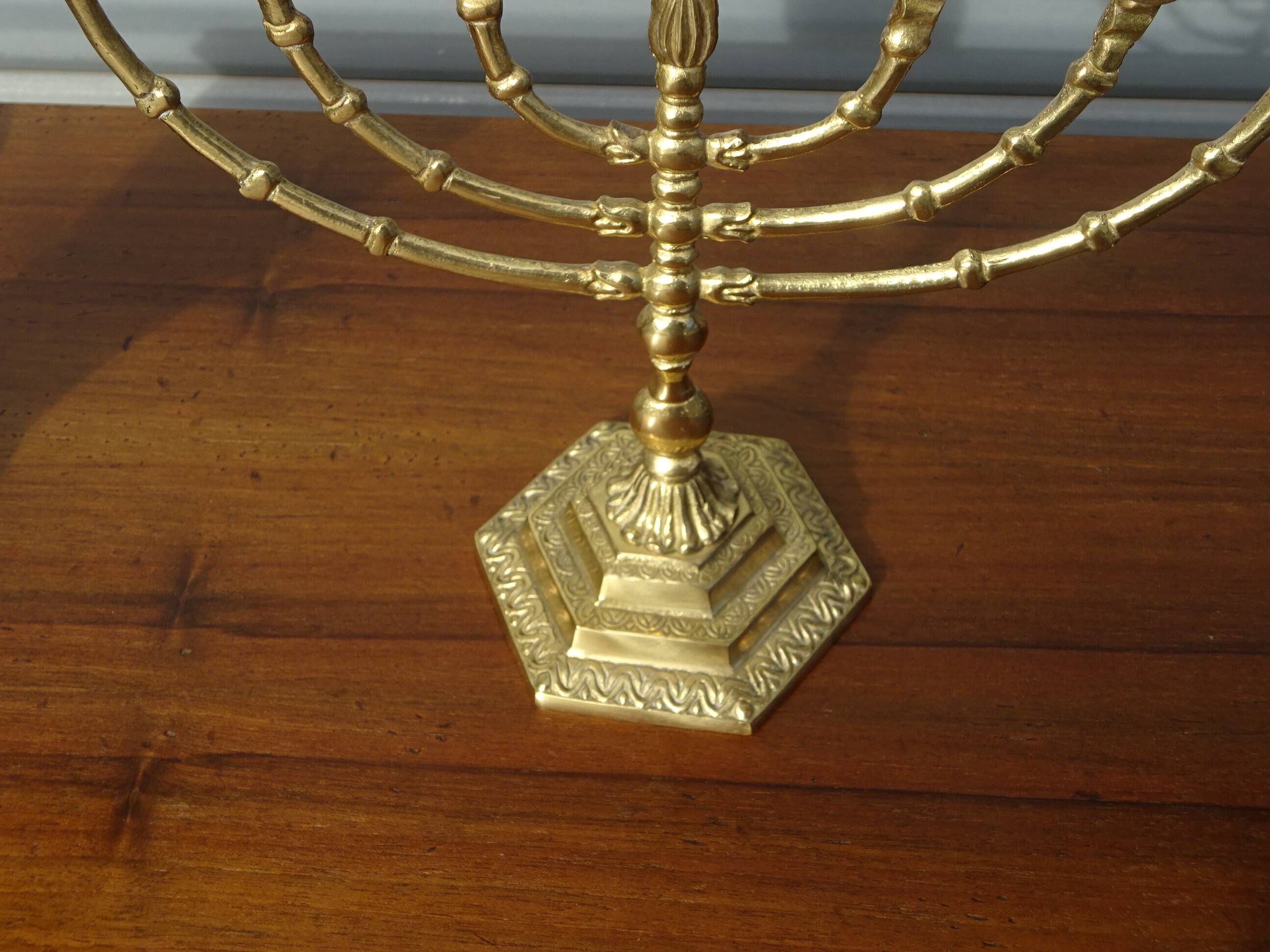 7-branch chandelier, in gilded brass, signed Wainberg.