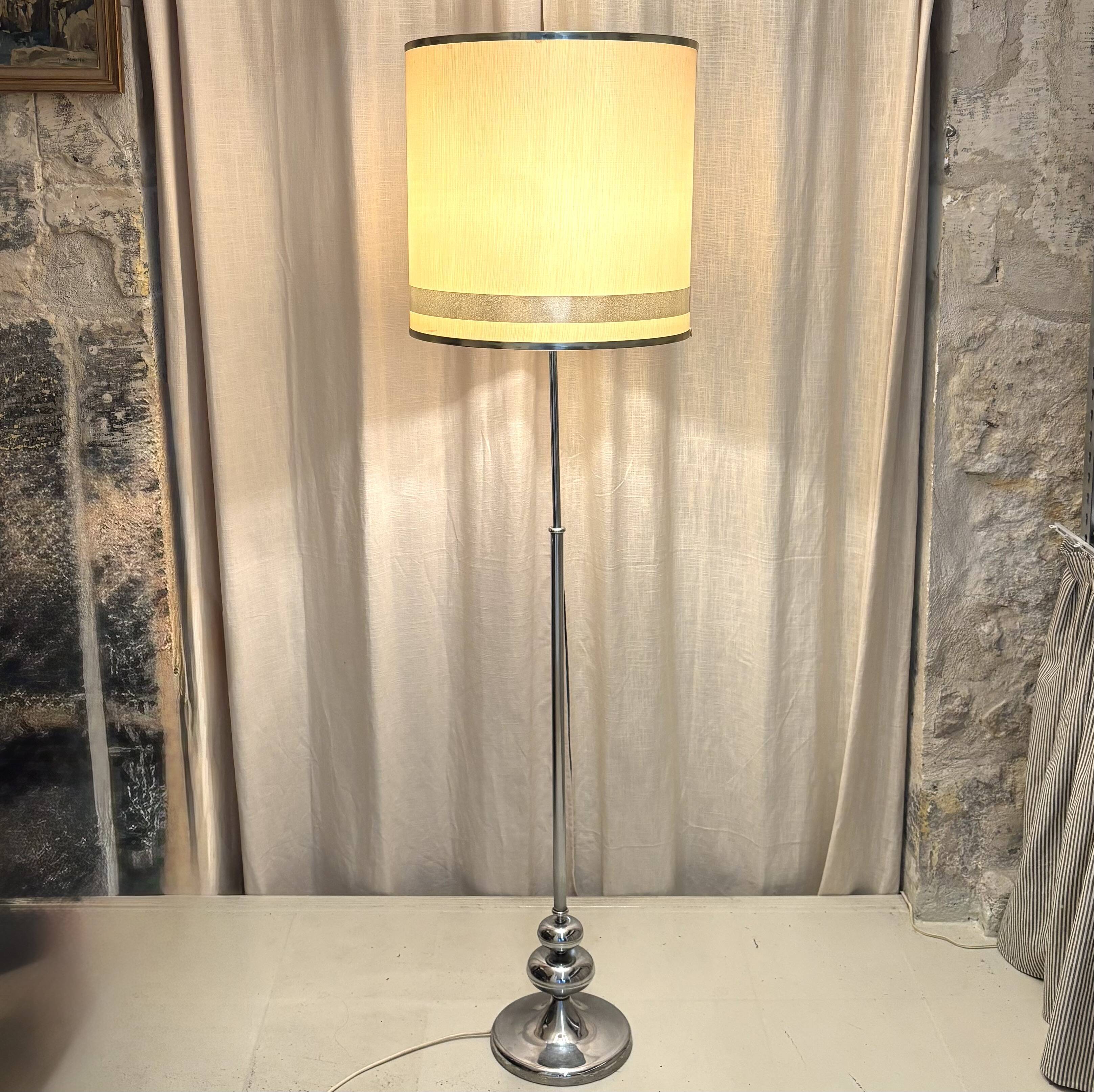 Lampadaire en métal chromé, années 70