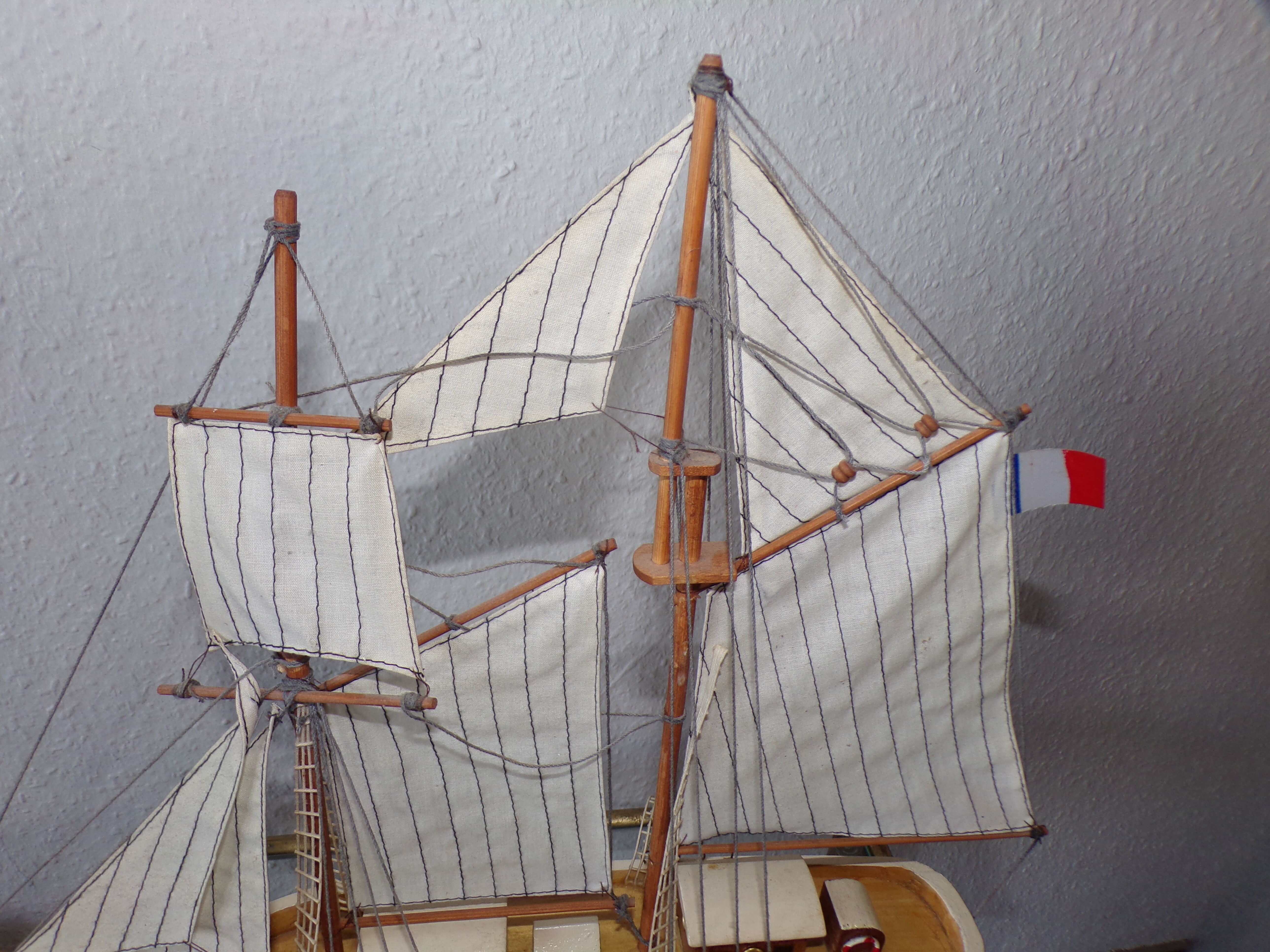 Wooden boat model Belle Poule