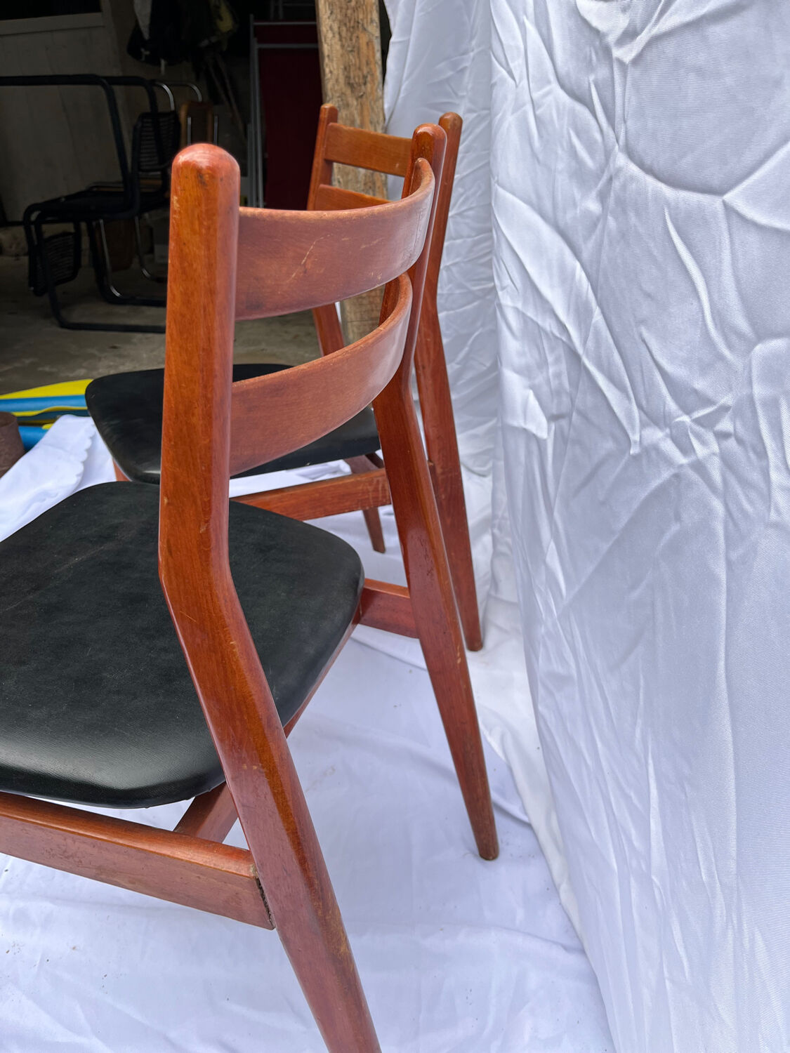 2 Scandinavian chairs