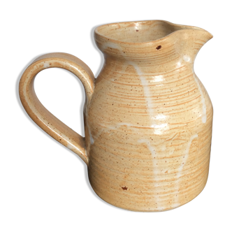 Vintage pitcher in Moustiers-LB sandstone