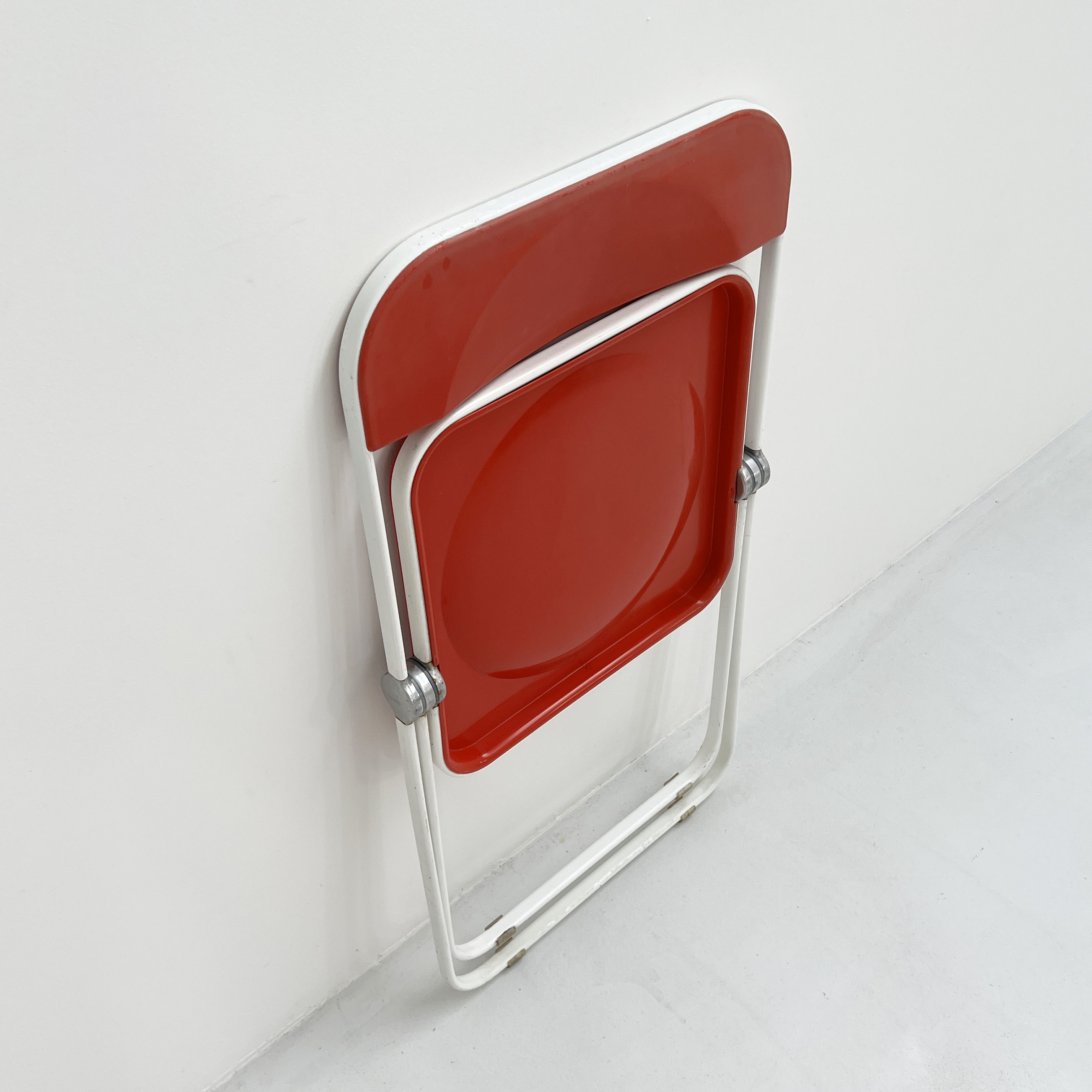 Red and white plia chair by giancarlo piretti for castelli, 1960