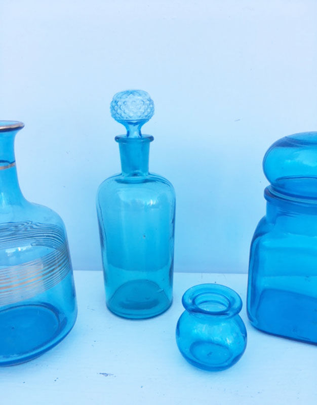 Set of 4 blue vases