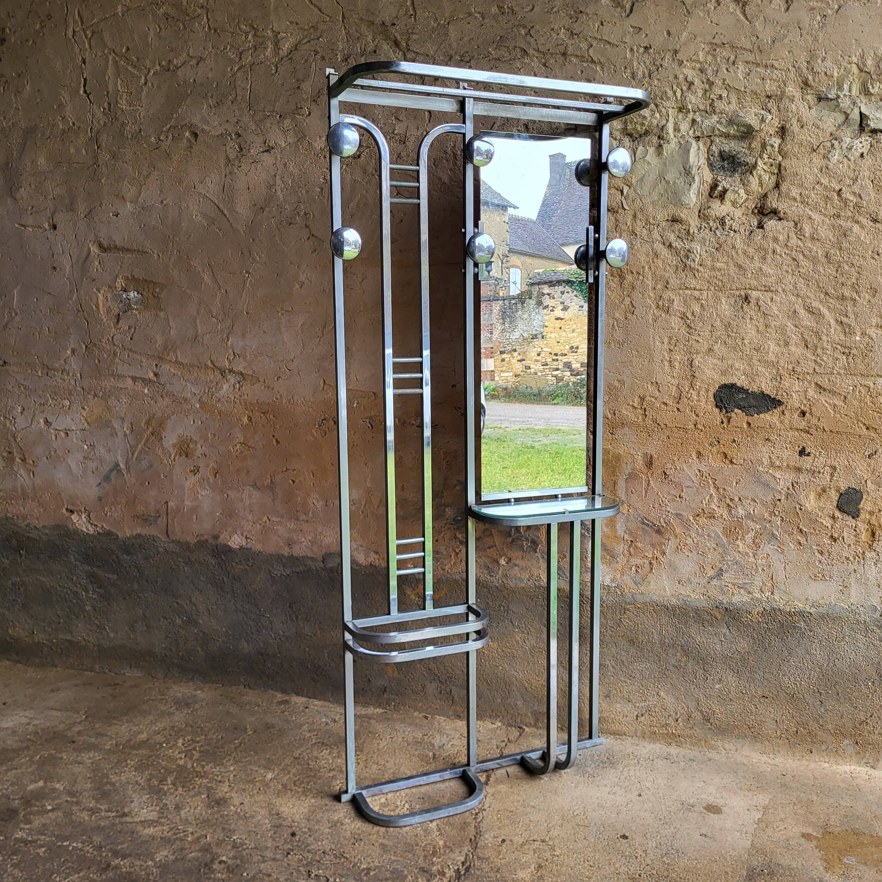 Entrance hall / Coat rack