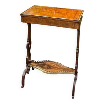 Petite Table D’appoint En Noyer, Angleterre XIXème Siècle