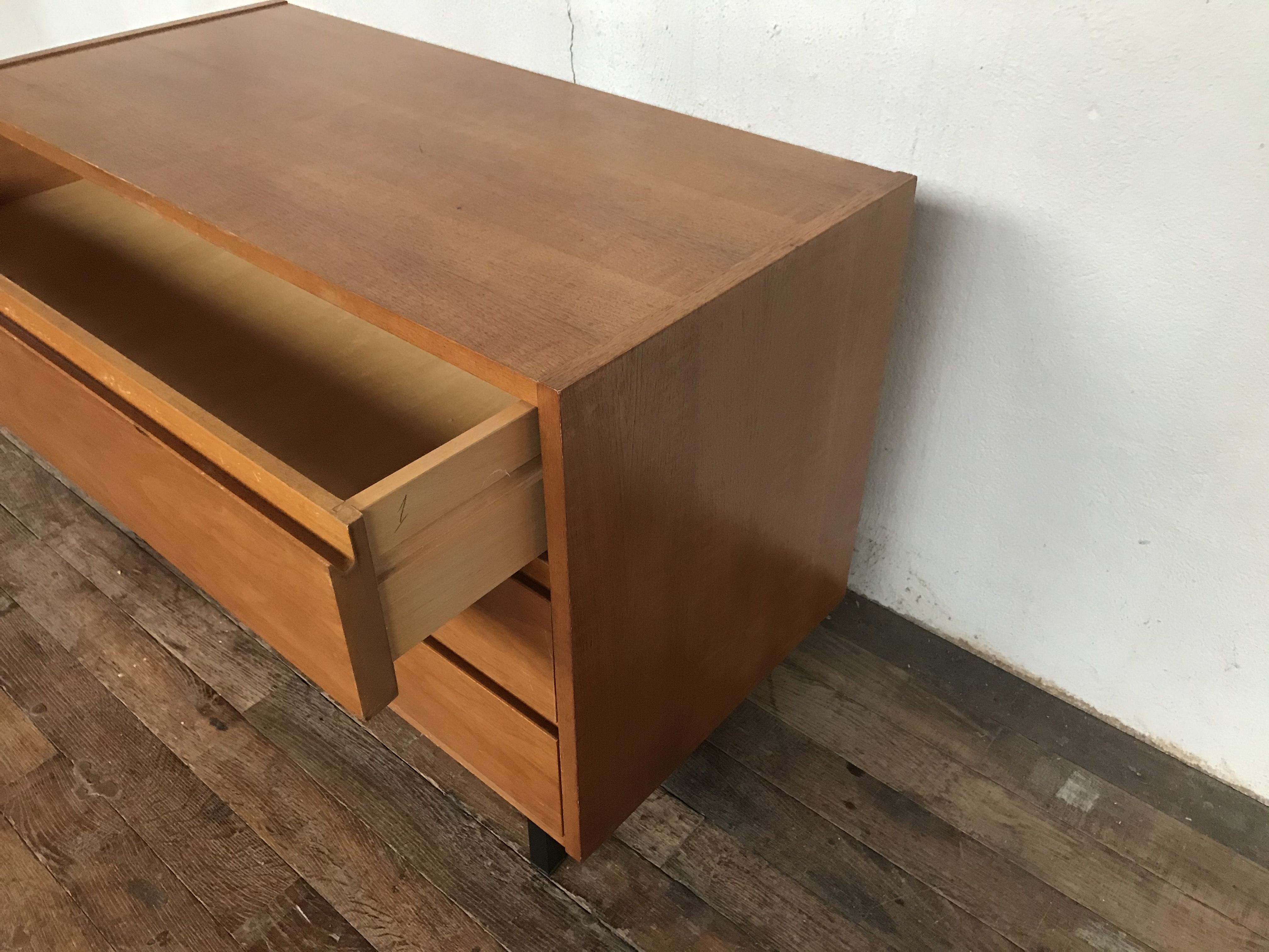 Vintage modernist dresser of the 1950 foot metal