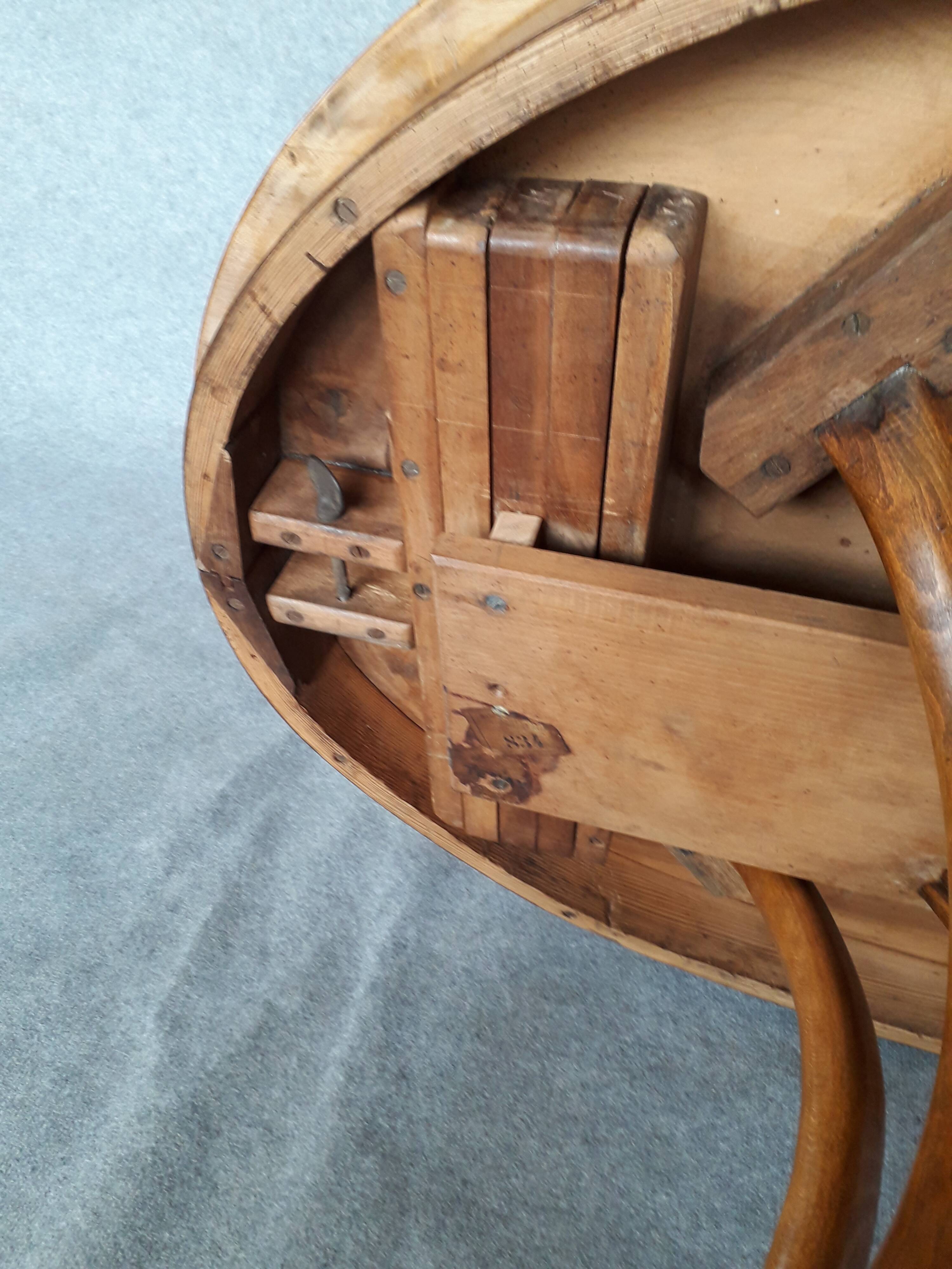 Extending table with vintage bentwood base from the end of the 19th century