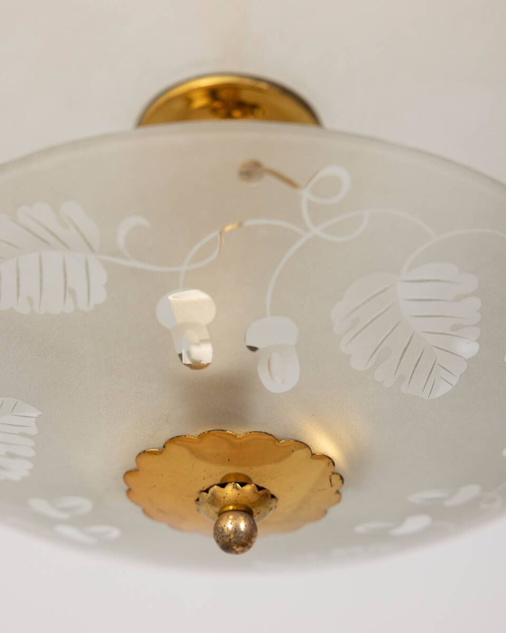 Lustre vintage années 40 en cristal décoré et laiton design italien