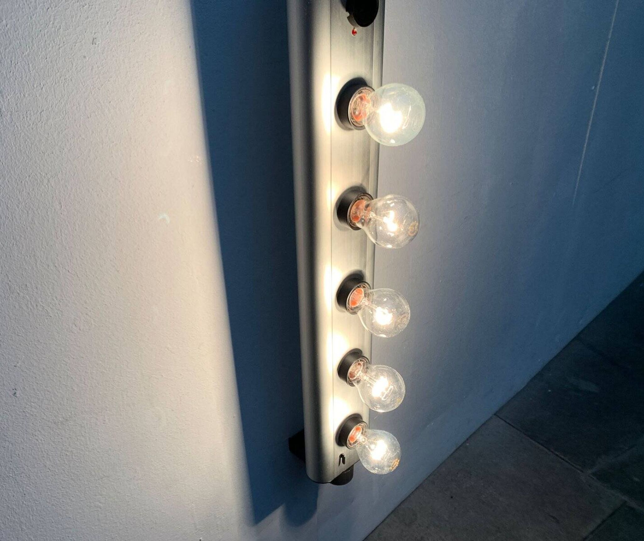 Postmodern Italian wall lamp Aton Barra by Ernesto Gismondi for Artemide, 1980s.