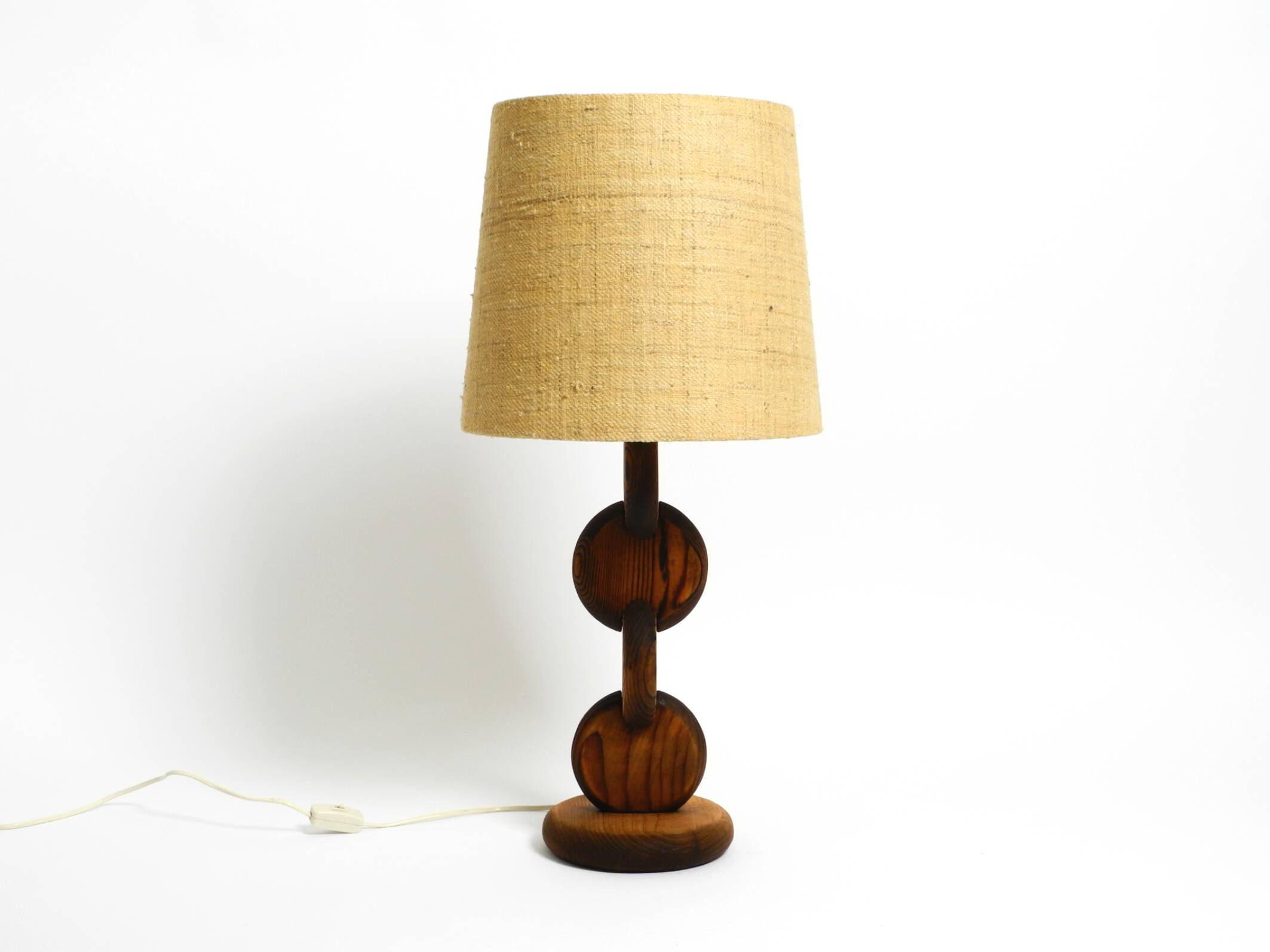 Grande lampe de table rare et magnifique des années 1960 par Temde en bois de pin.