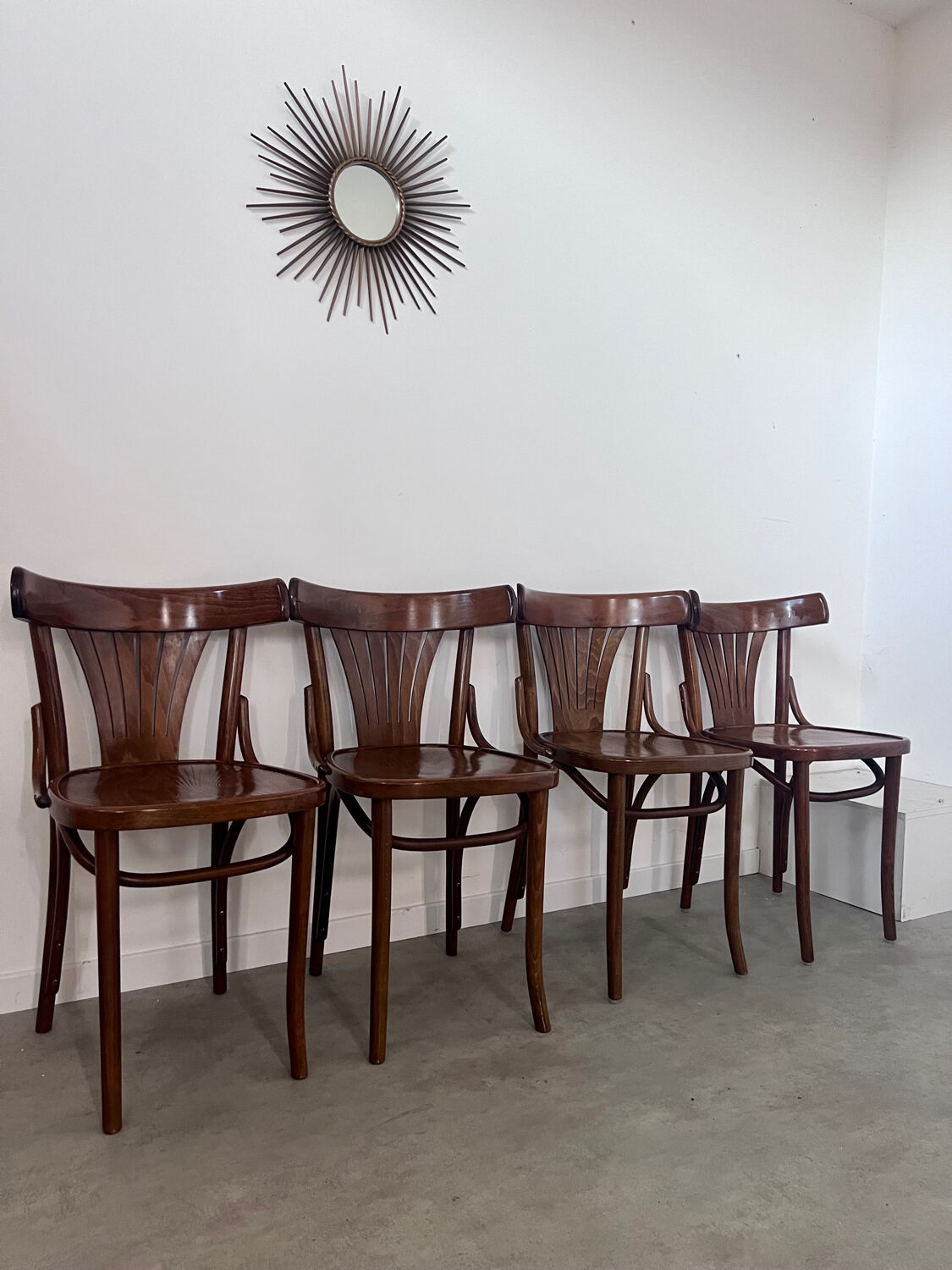 Lot 4 old vintage bentwood bistro chairs from the 70s