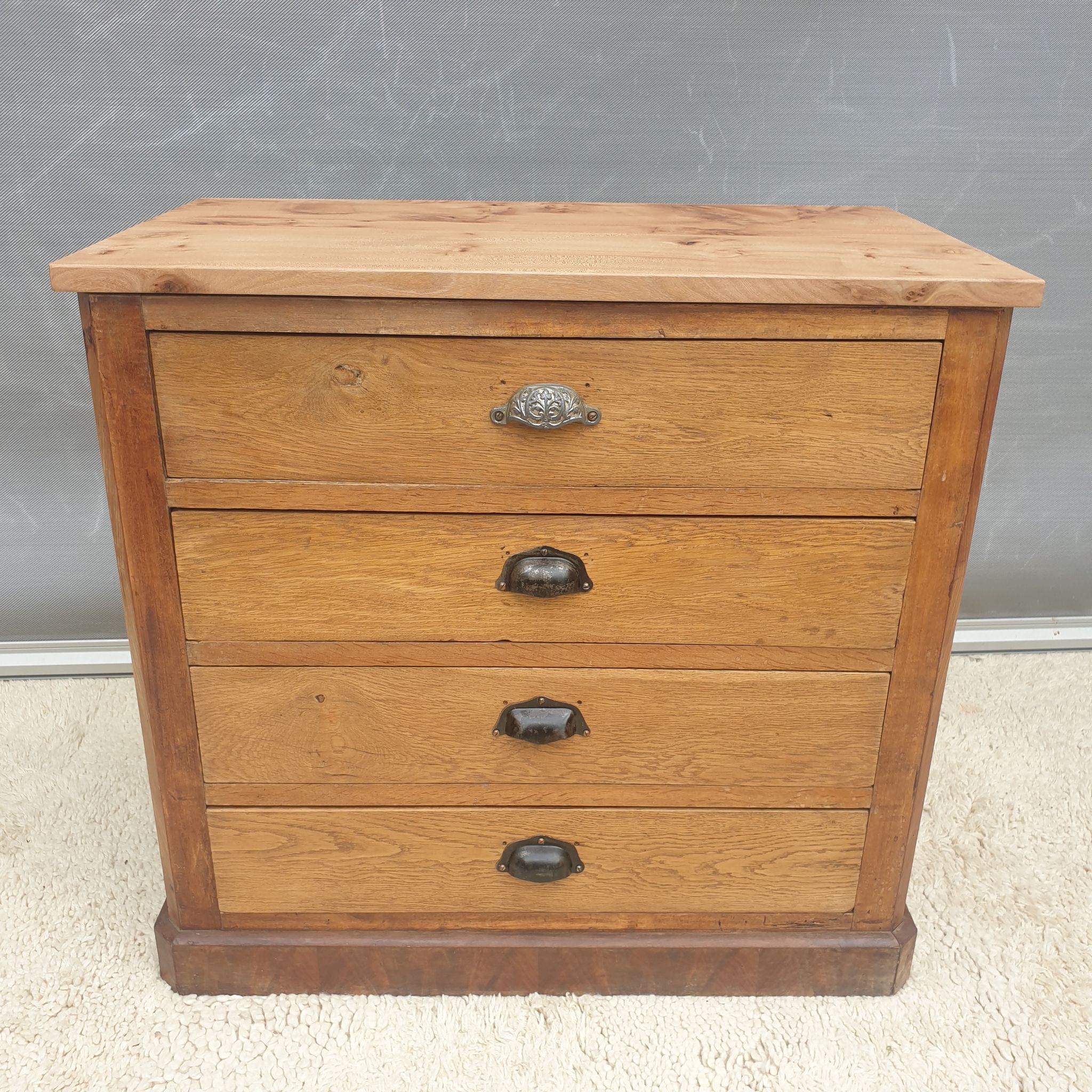 Petite commode Chêne Orme Acajou début XXème