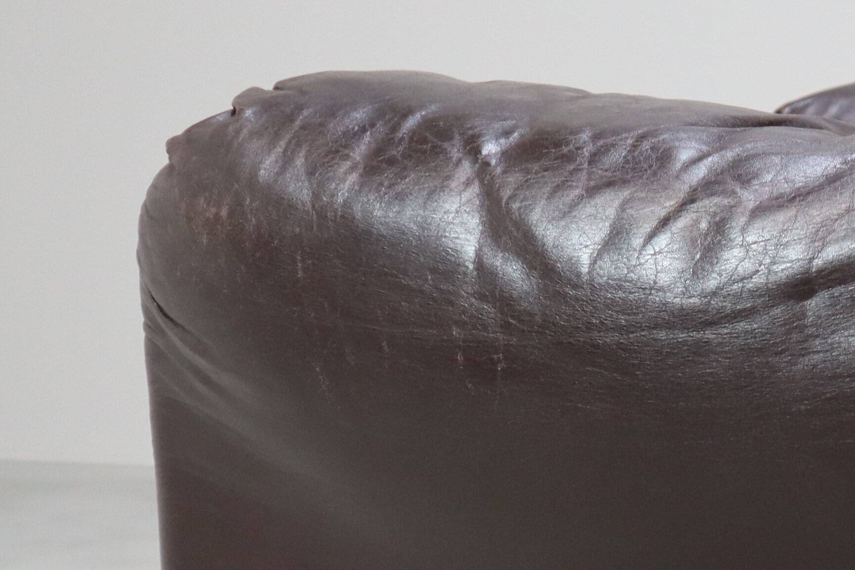 Pair of Maralunga leather armchairs by Vico Magistretti for Cassina, 1974