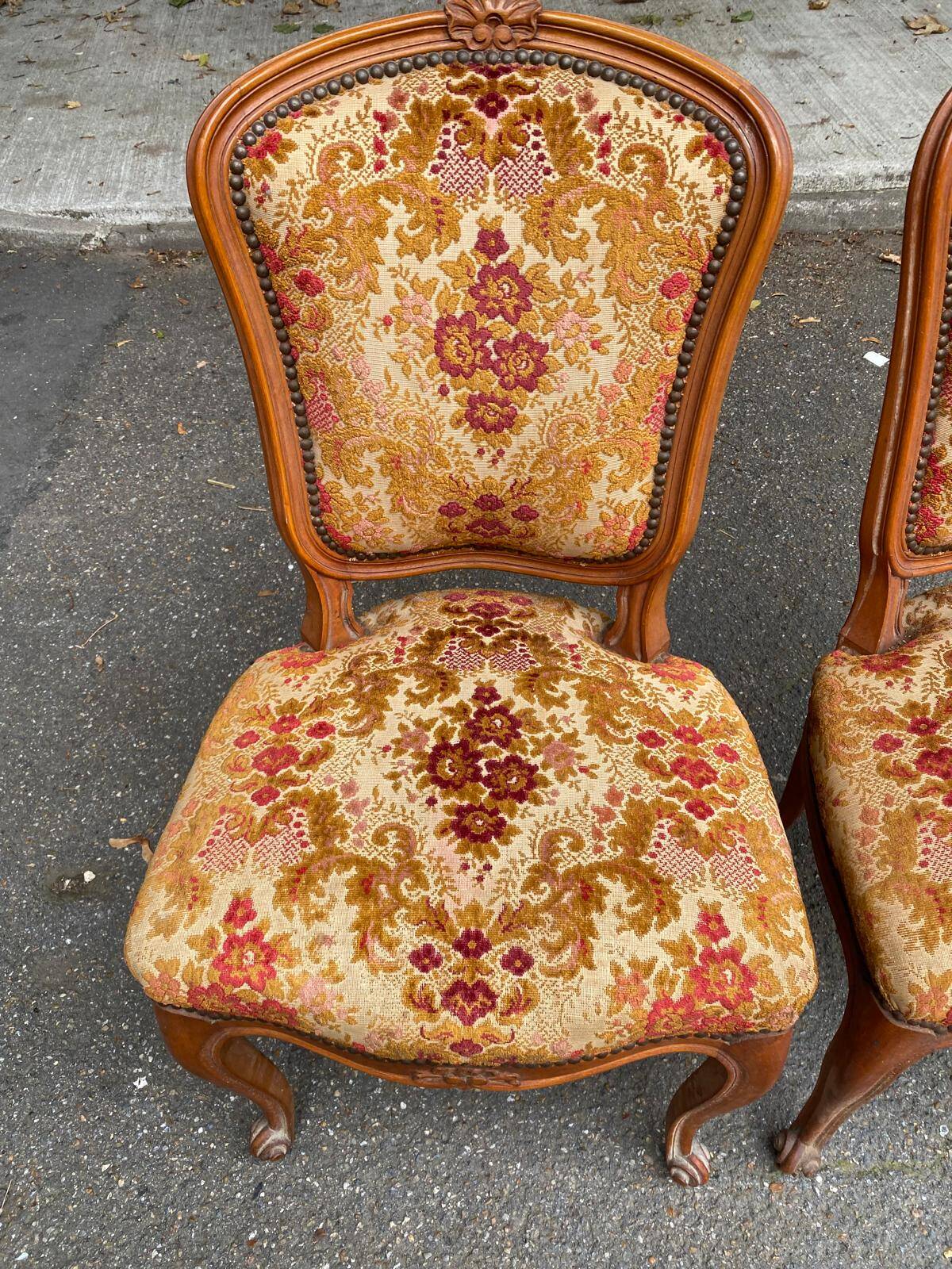 2 Louis XV chairs in solid wood and red-yellow fabric