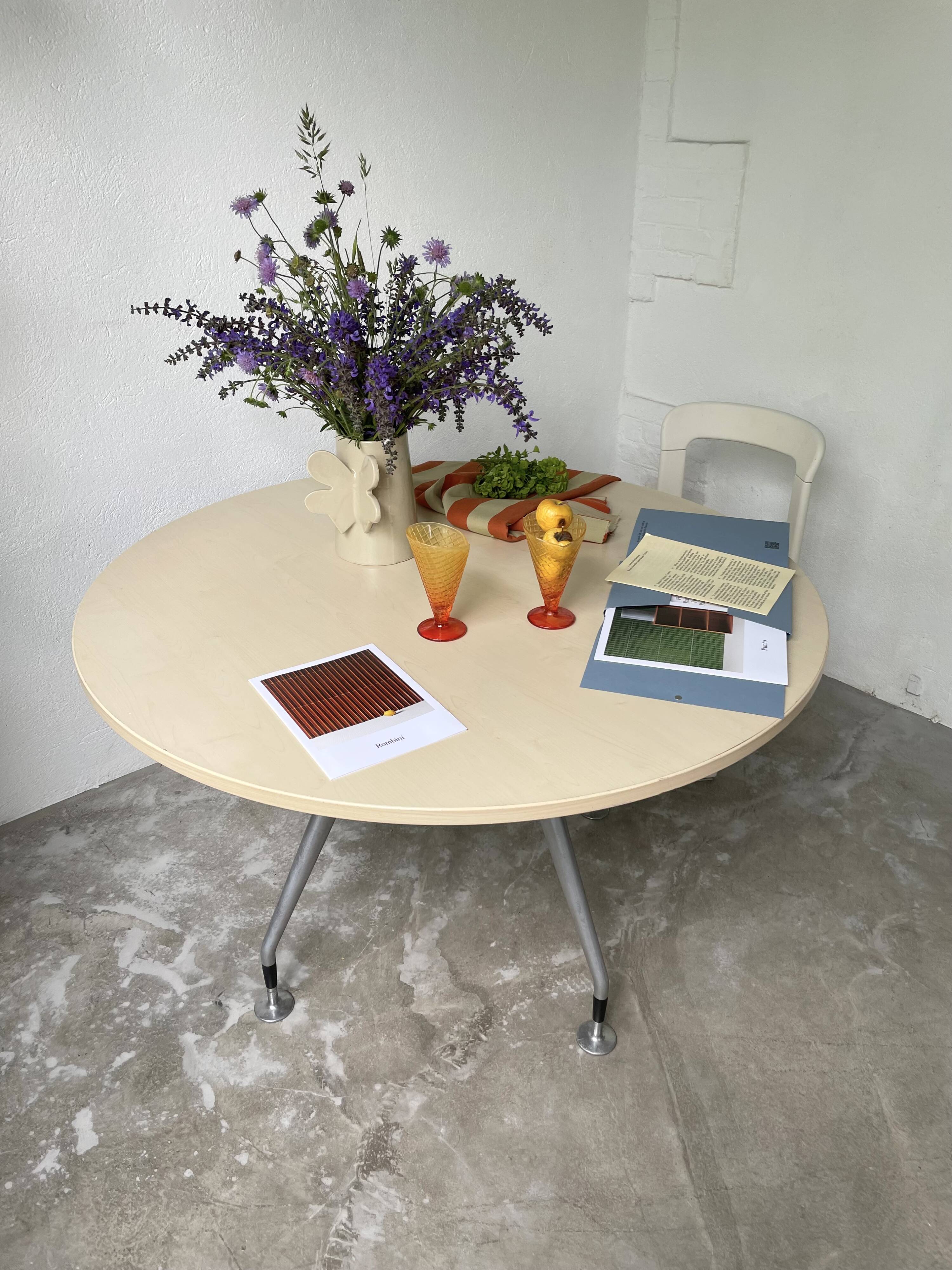 Tecno Nomos Round Table Brushed Metal