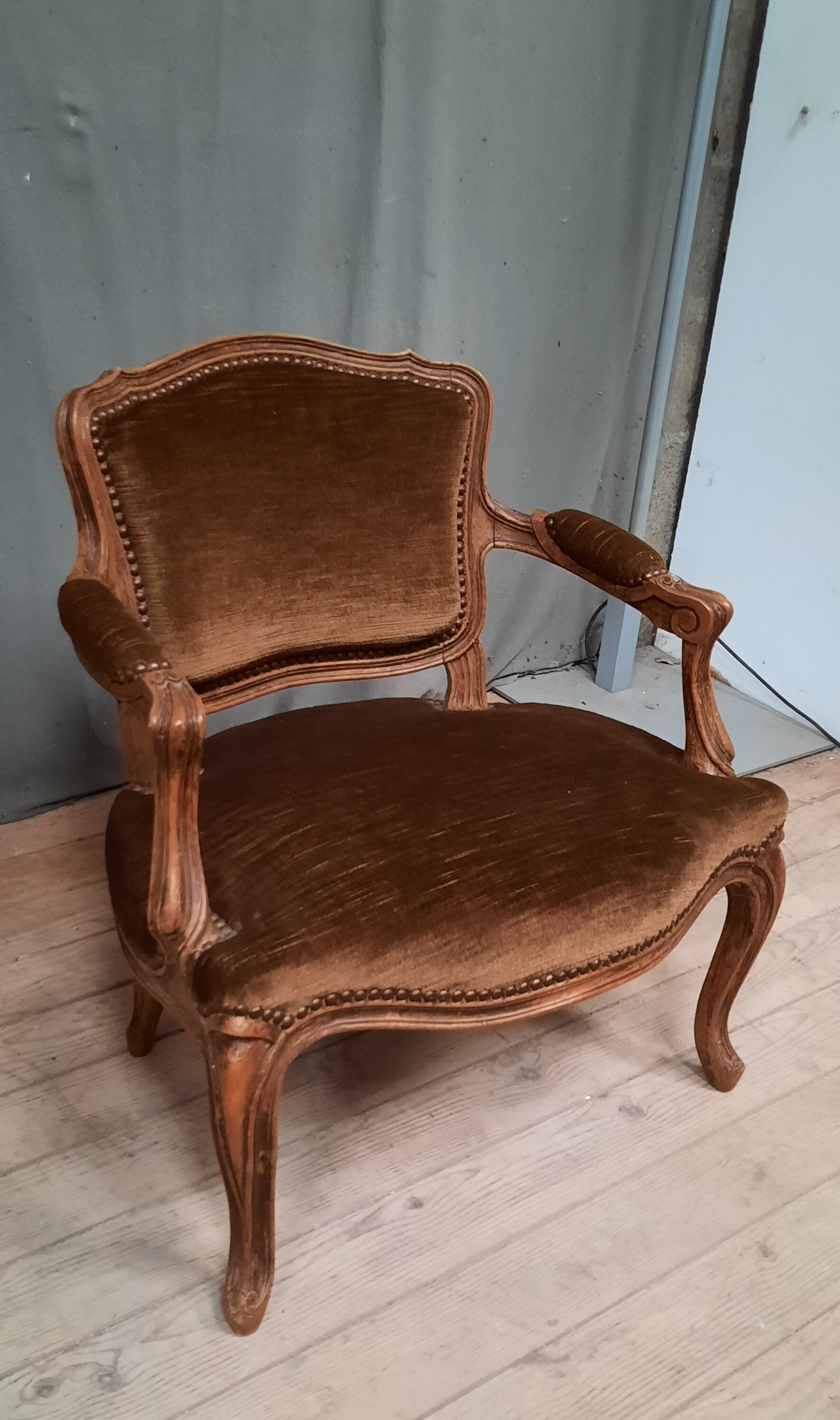 Louis XV style convertible armchair