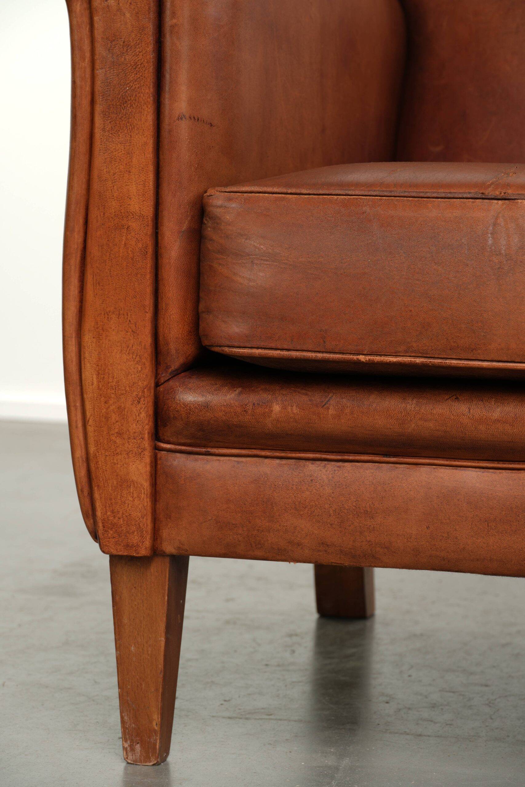 Timeless sheepskin armchair with beautiful colours and a good design