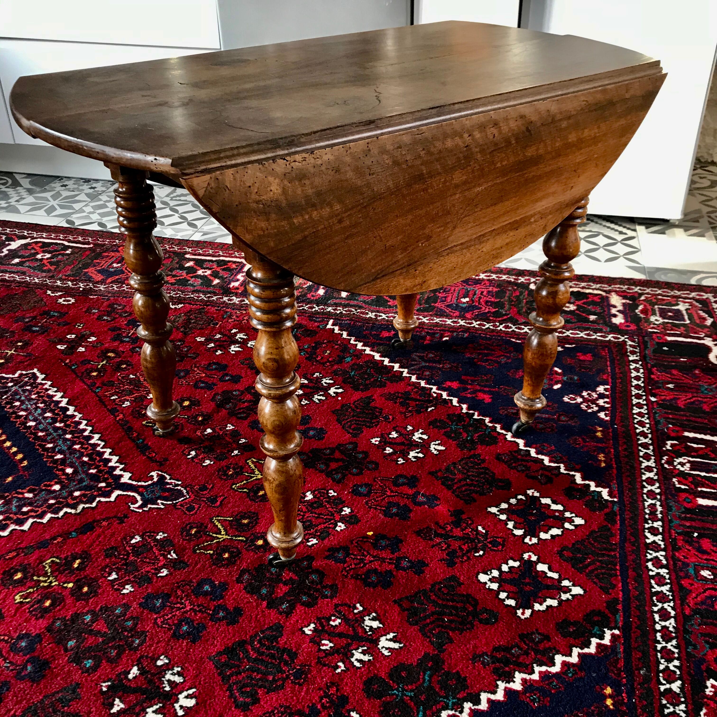 Table ronde à battant Louis Philippe en noyer