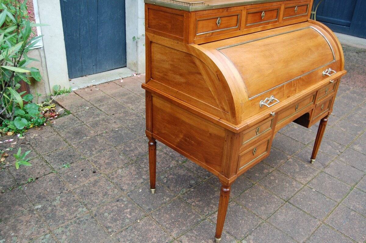 18th century Louis XVI period cylinder desk
