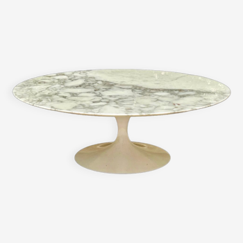 Coffee table by Eero Saarinen, Knoll edition