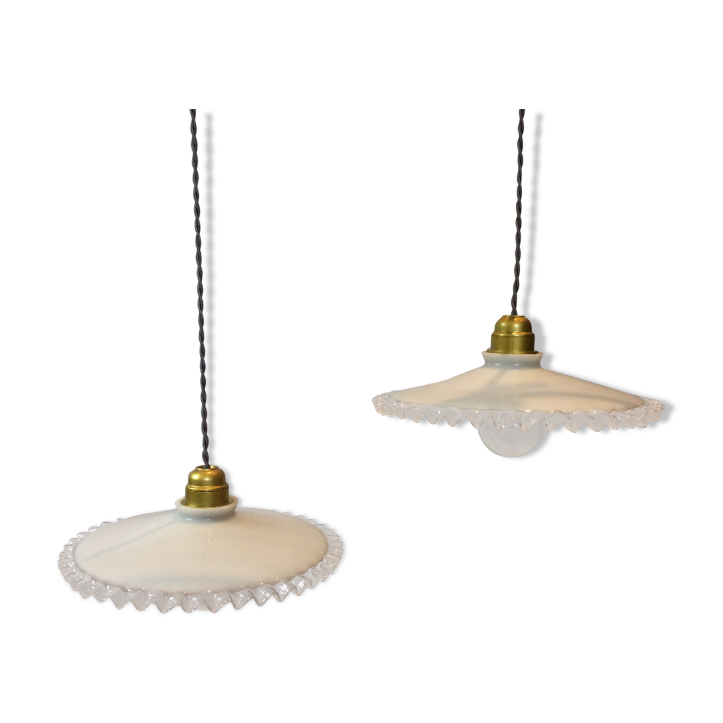 Duo of hanging lamps in opaline