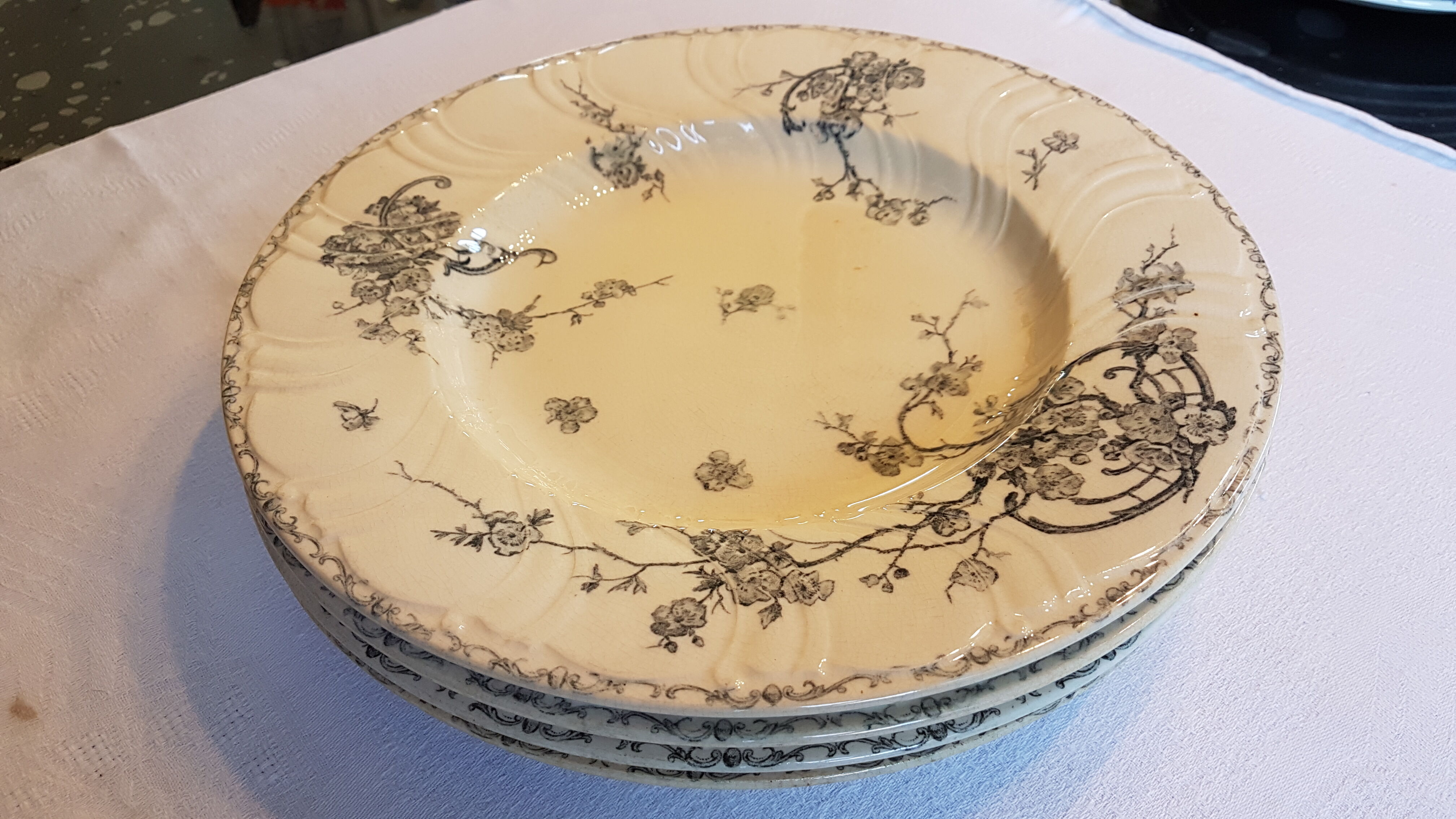 Suite of 4 plates ceramic décor of flowers