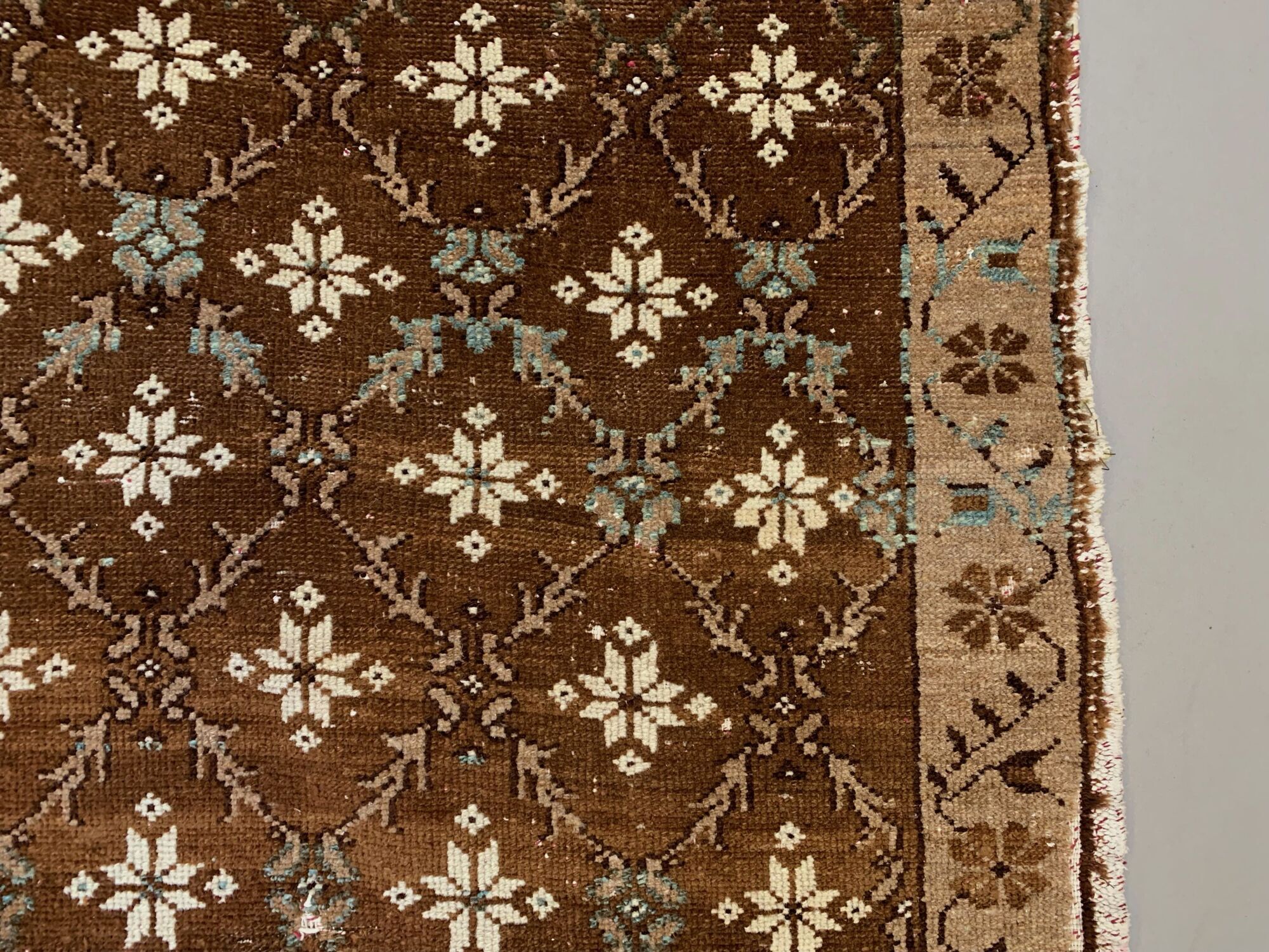 Vintage turkish rug 250x157 cm shabby distressed carpet large