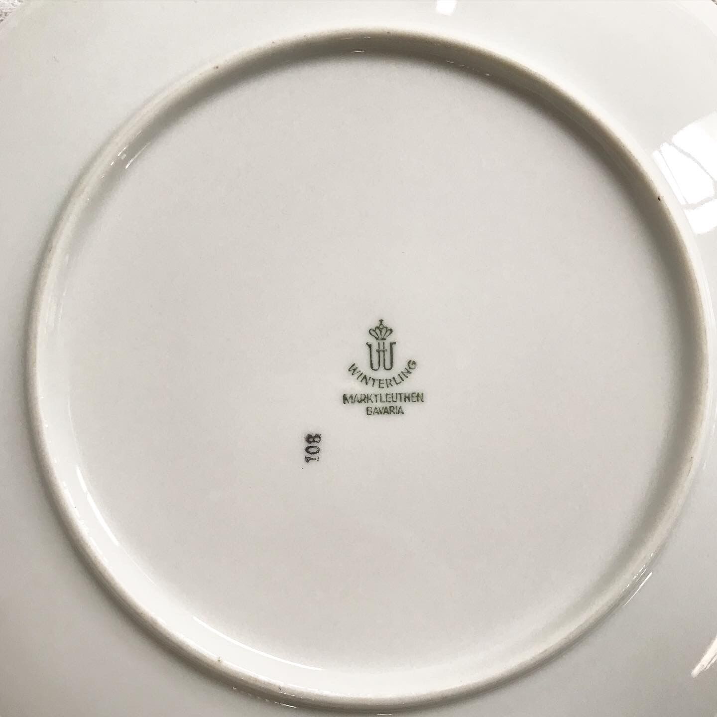 Lot of 6 flat porcelain plates