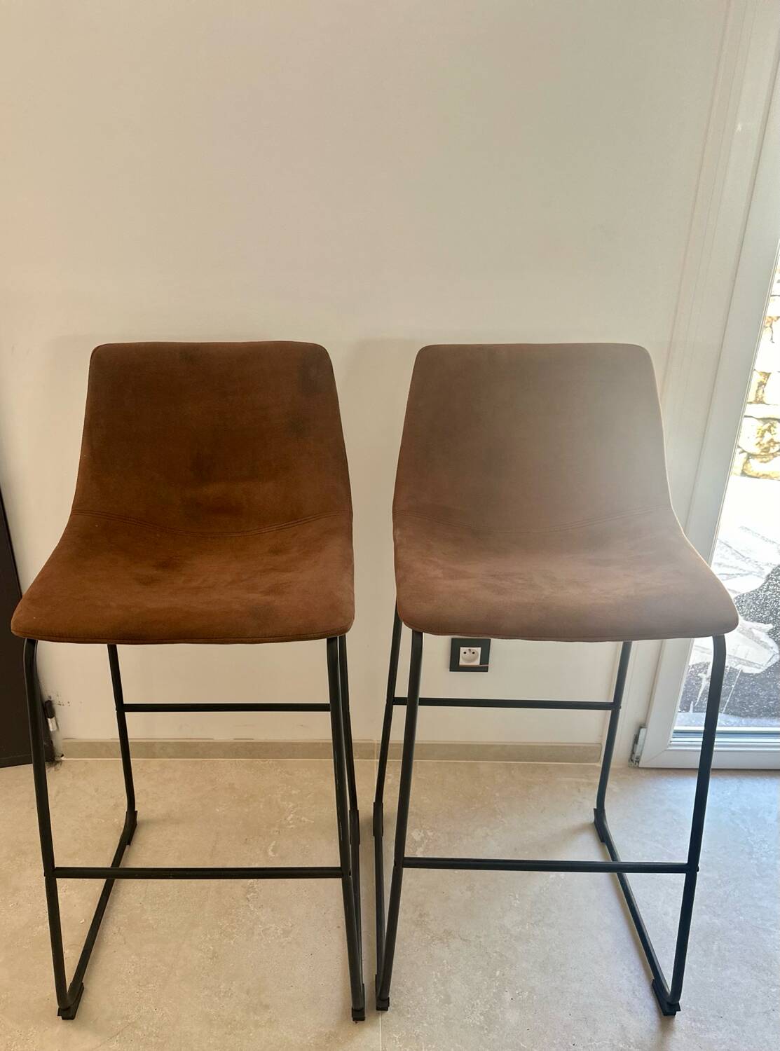 Bar stool in metal and aged leather