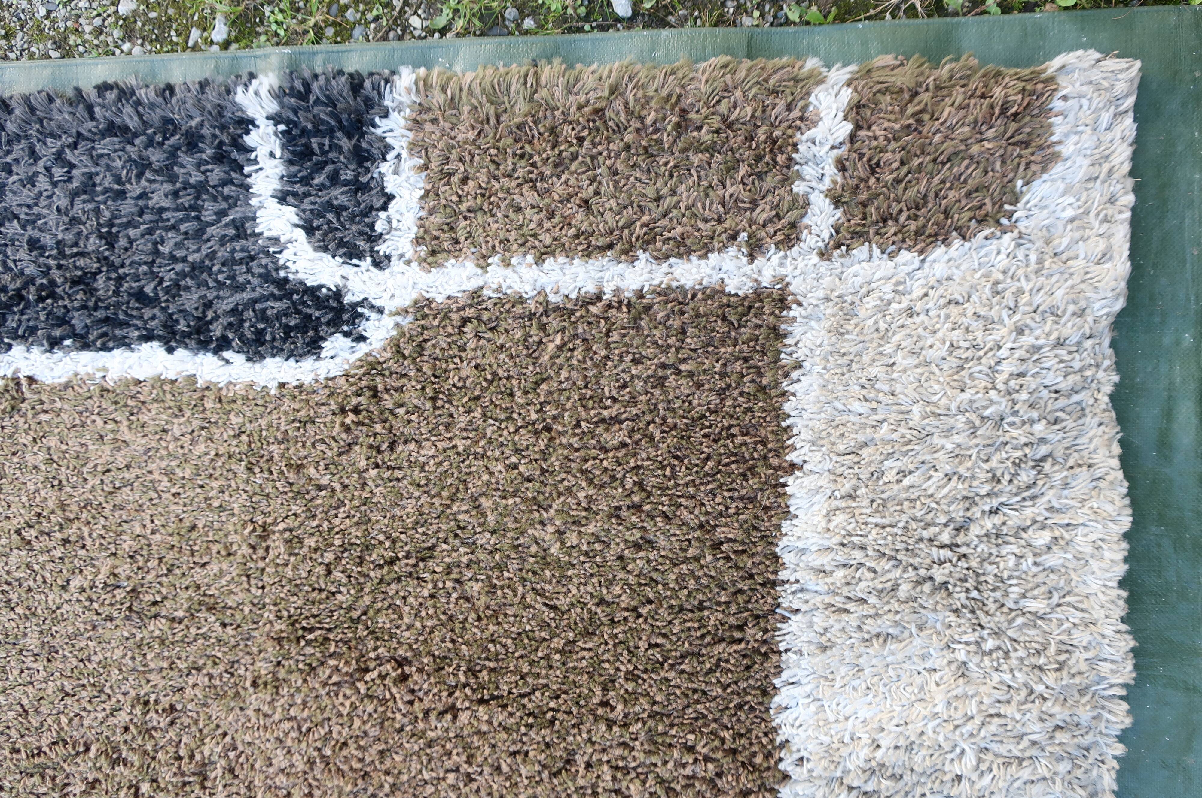 Designer rug 178 x 132 cm in very good condition