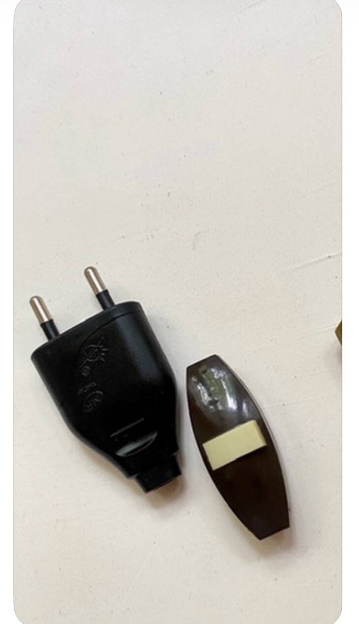 Turned wooden lamp, fabric cable, cotton lampshade.